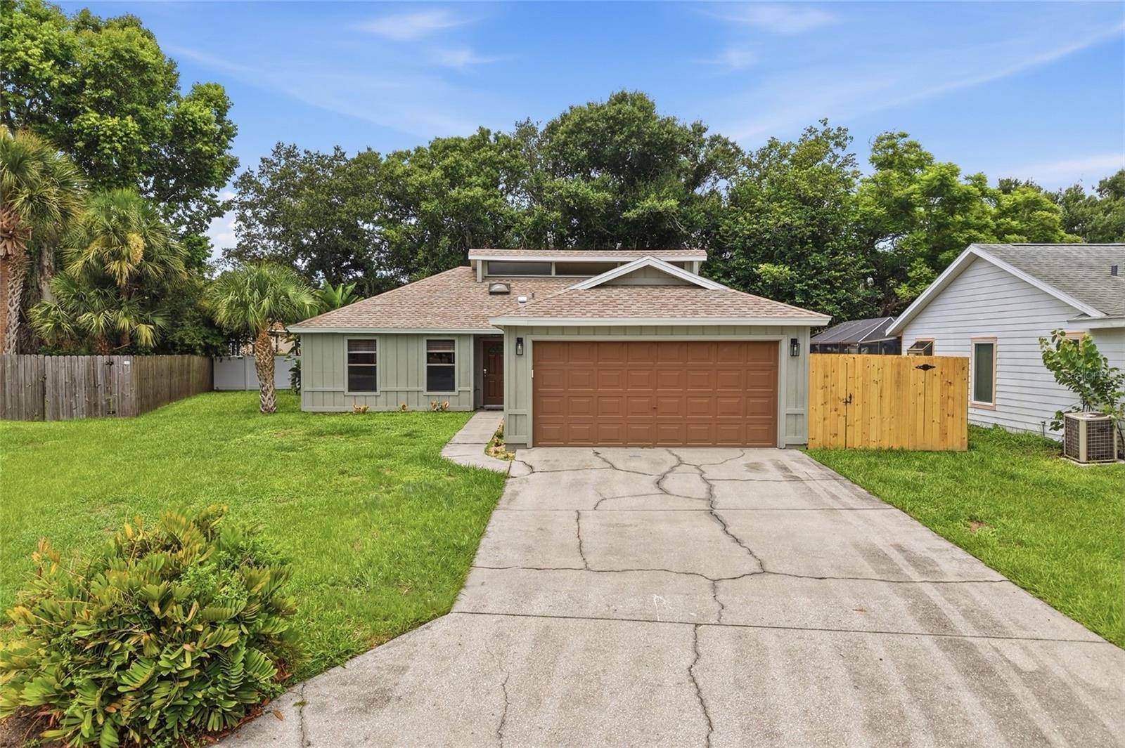 8232 COUNTRY OAKS CT, Sarasota, FL 34243