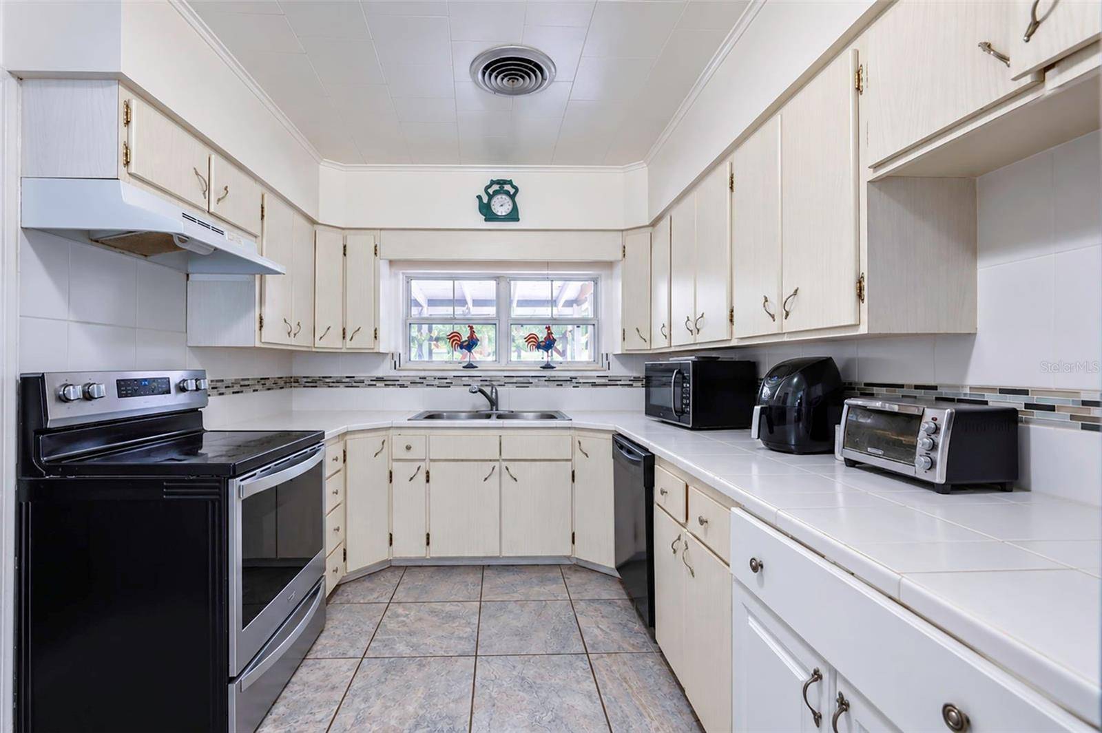 502 WOLFE ST, Wildwood, FL 34785