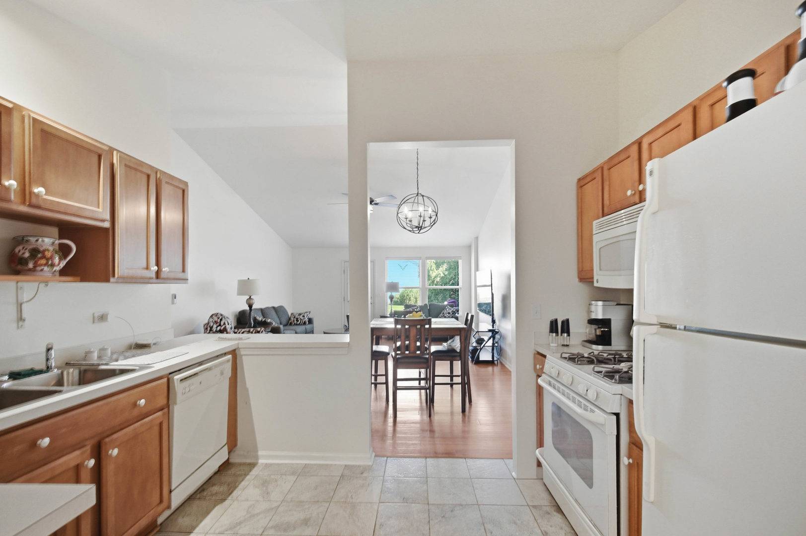 657 S Curran RD, Round Lake, IL 60073