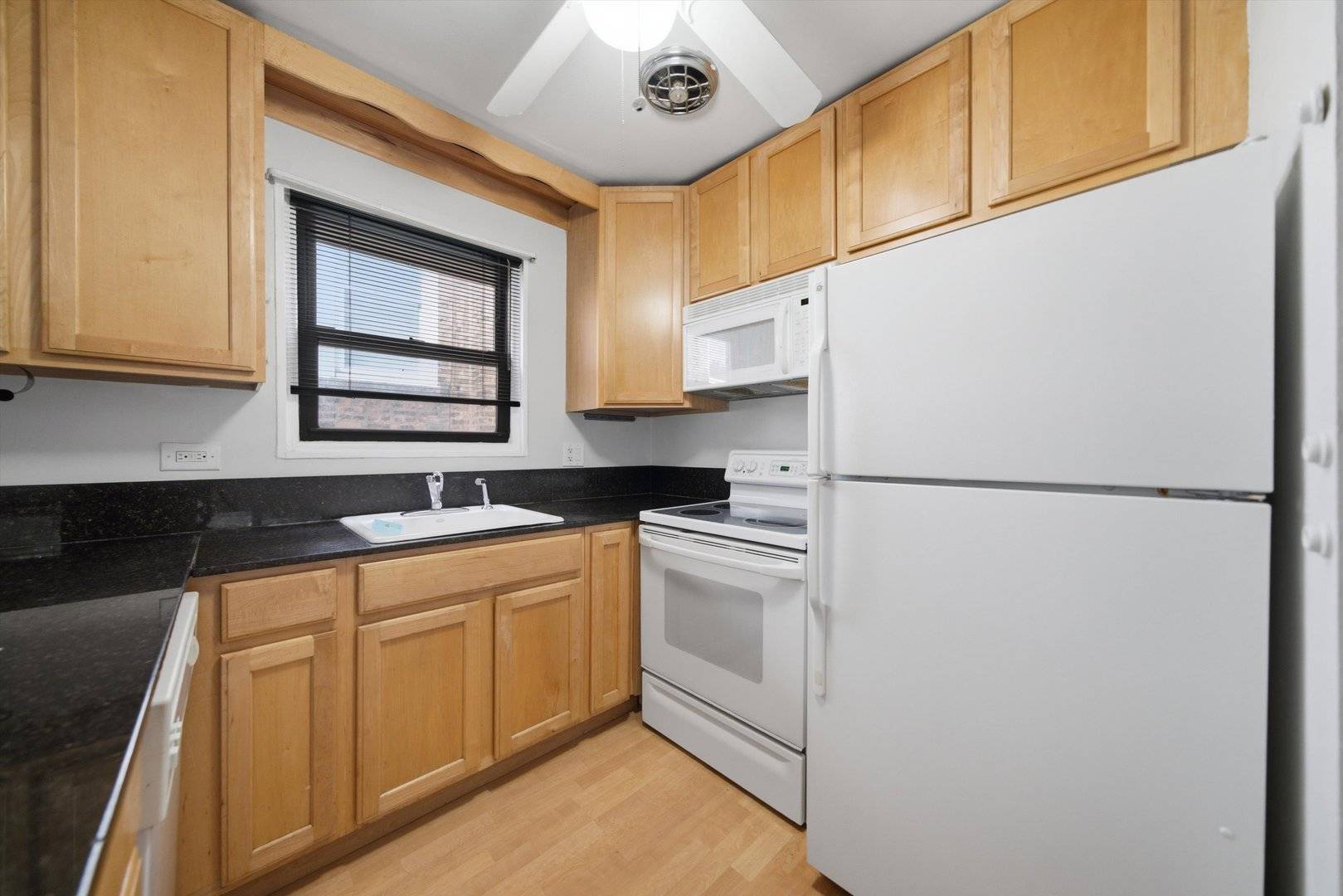 503 Sheridan RD #3B, Evanston, IL 60202