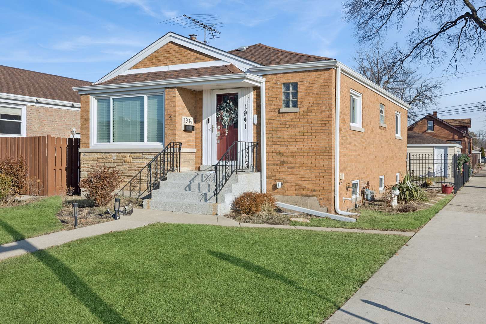 1941 S 25th AVE, Broadview, IL 60155