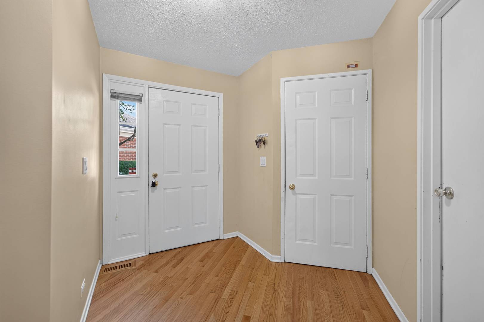 755 W Happfield DR, Arlington Heights, IL 60004