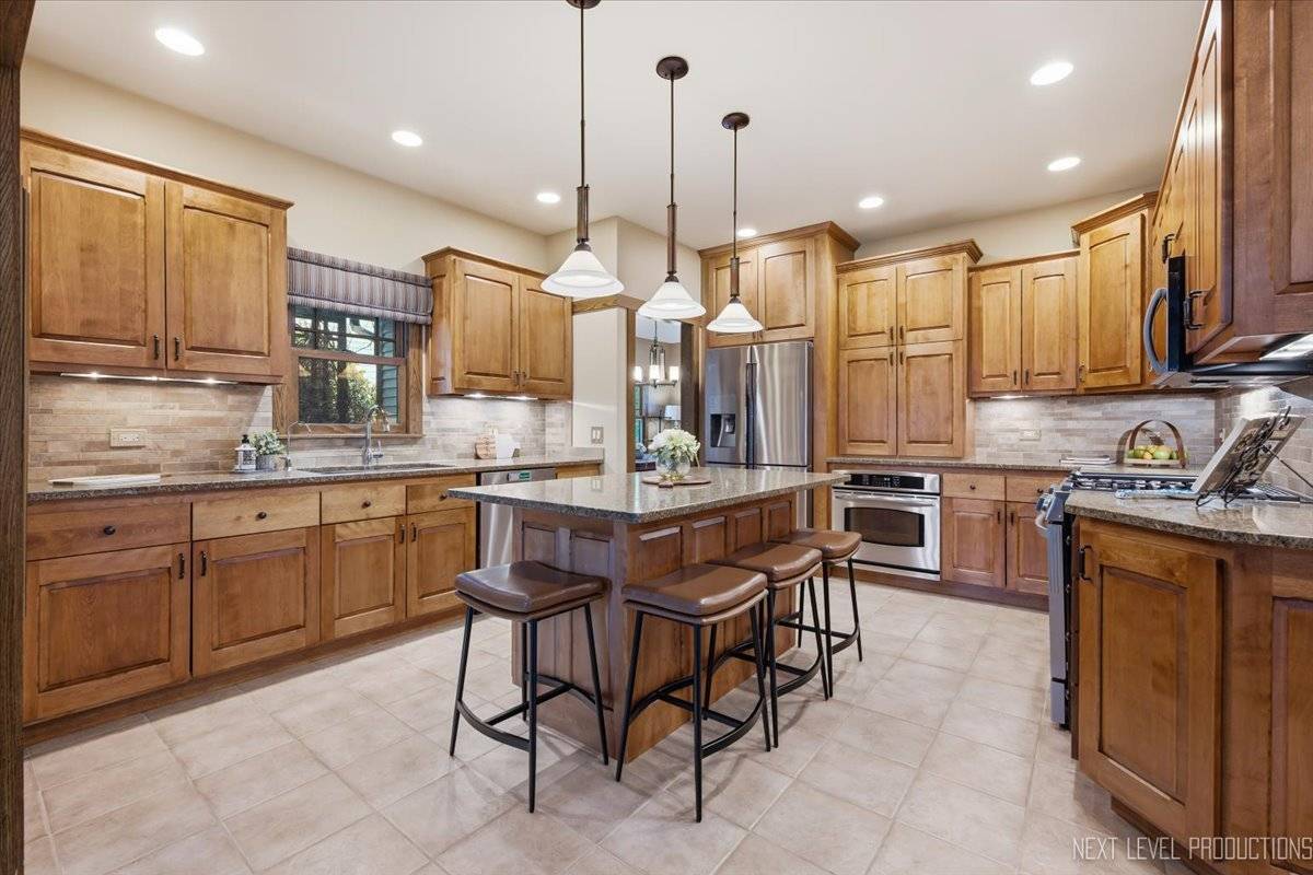 627 Ritter DR, Batavia, IL 60510
