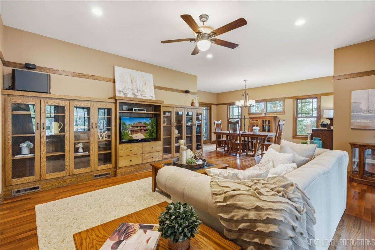 627 Ritter DR, Batavia, IL 60510