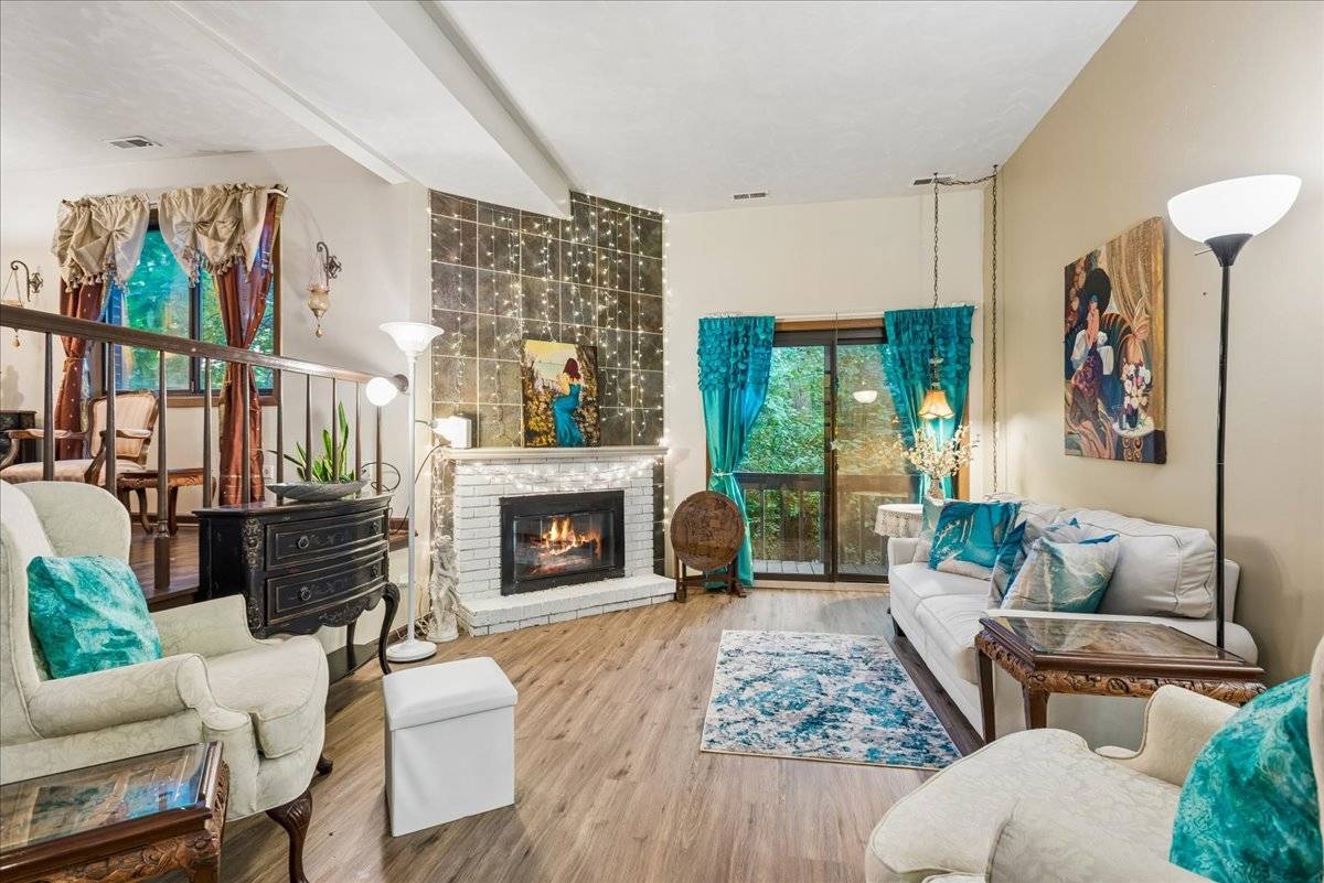 5373 Newport DR #2-4B, Lisle, IL 60532