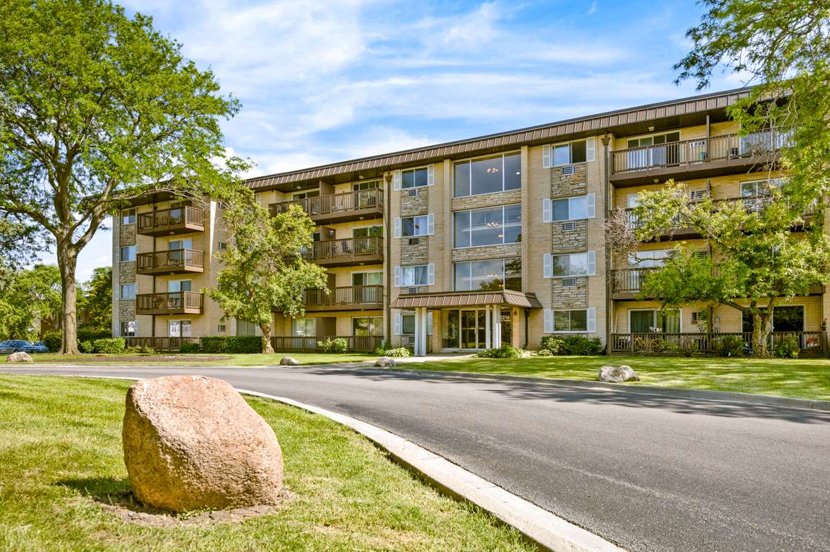 2214 S Goebbert RD #178, Arlington Heights, IL 60005