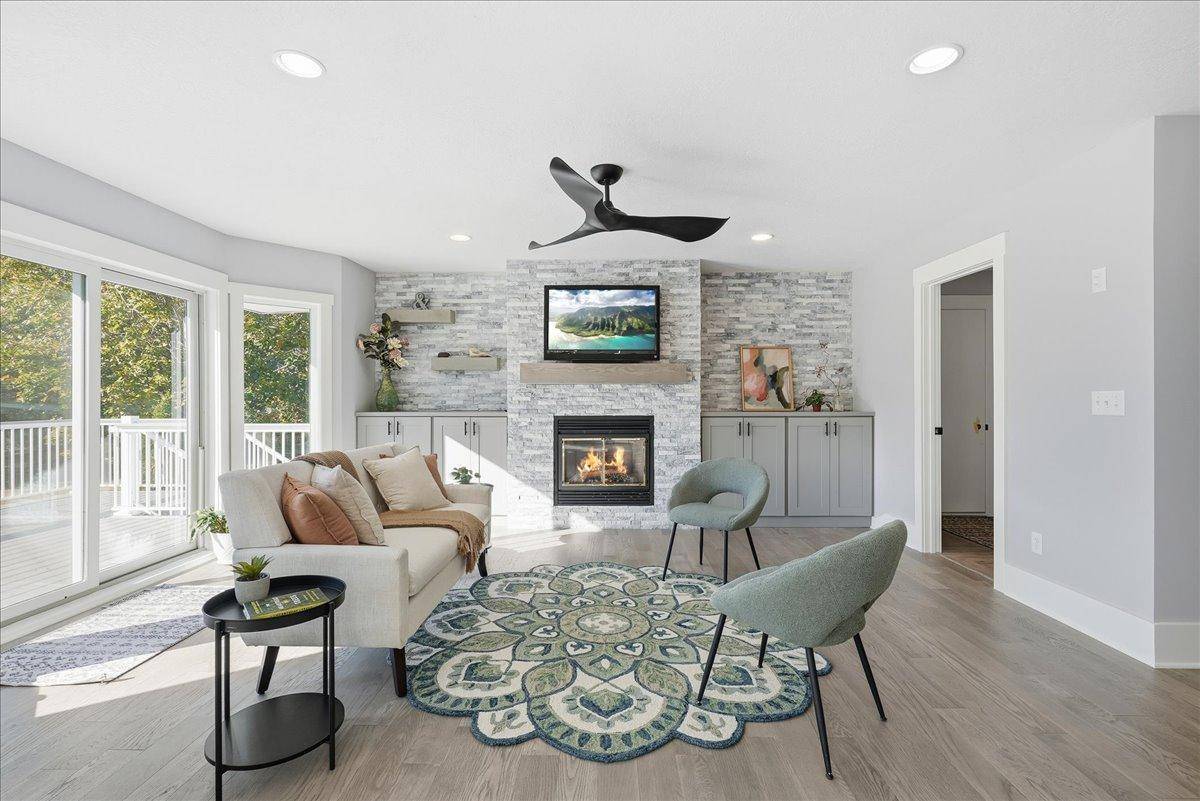 786 Harlar CIR, Hudson, WI 54016