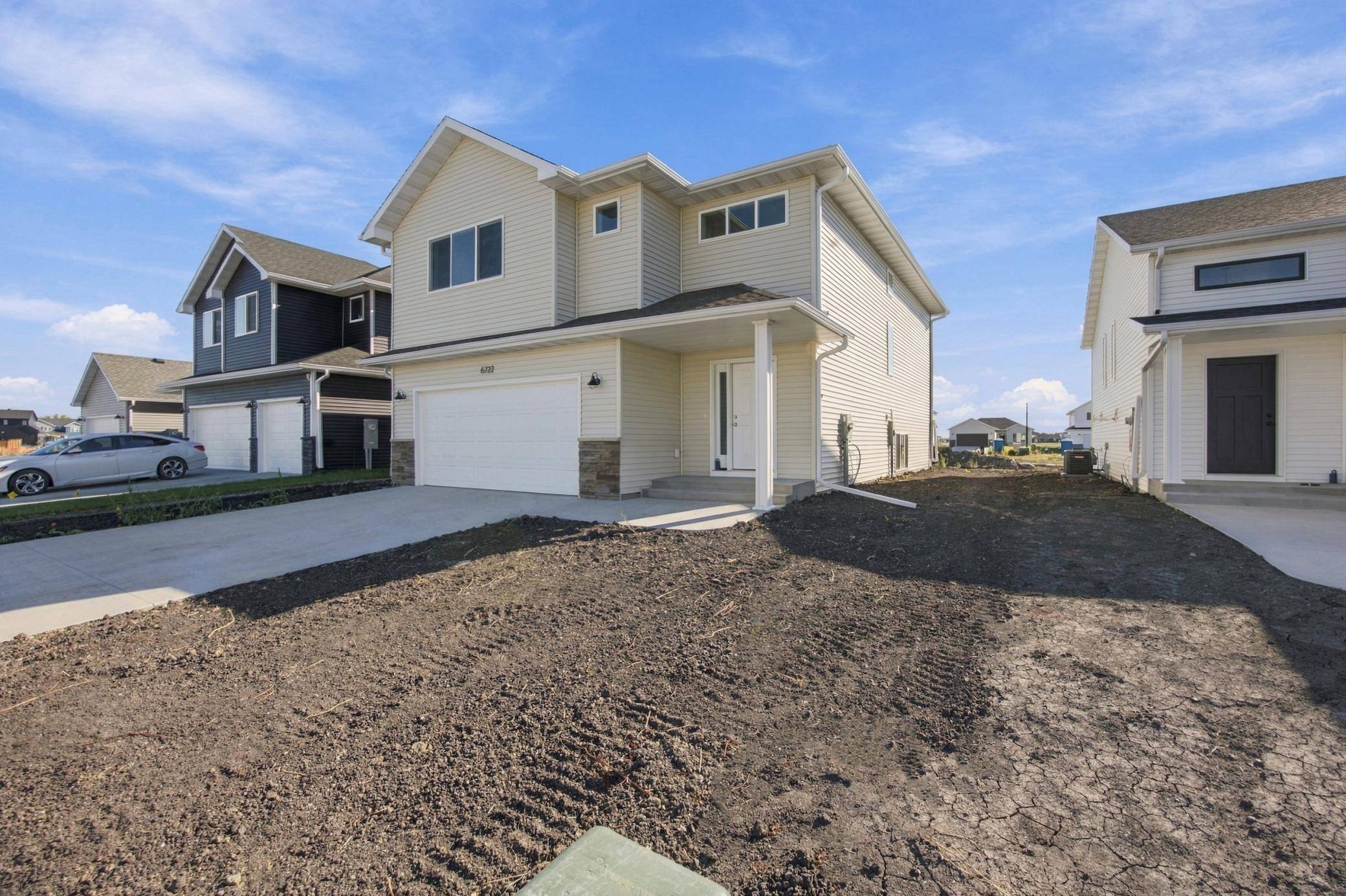 6722 Selkirk DR S, Fargo, ND 58104