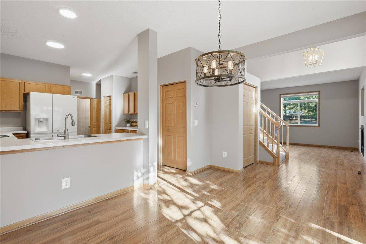 537 Woodduck DR #F, Woodbury, MN 55125