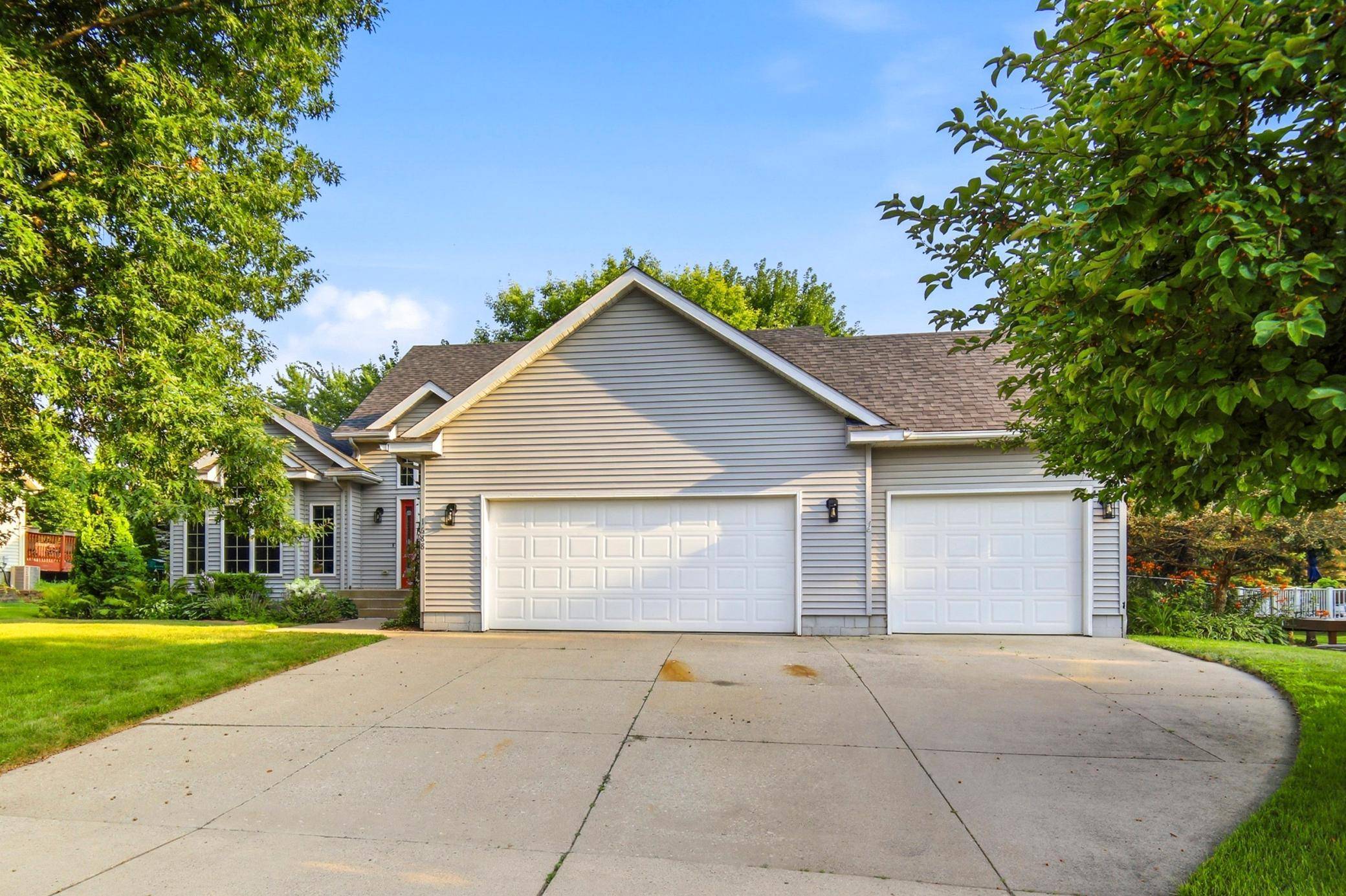 1688 Wedgewood DR NE, Owatonna, MN 55060