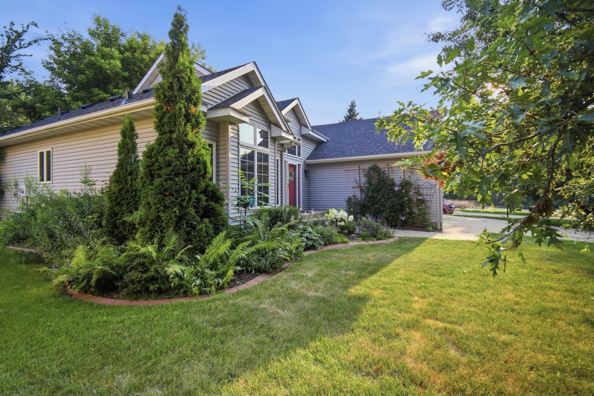 1688 Wedgewood DR NE, Owatonna, MN 55060