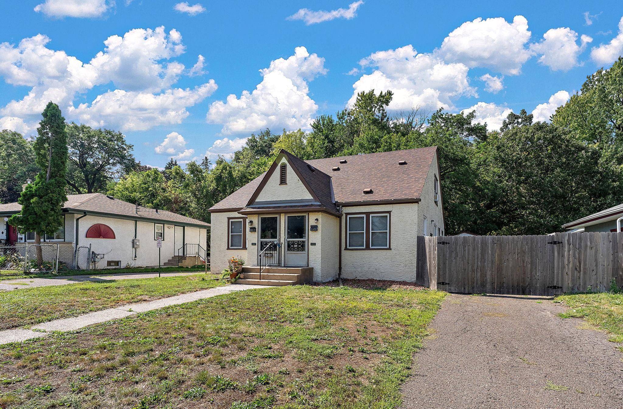 829 Brown AVE, West Saint Paul, MN 55107