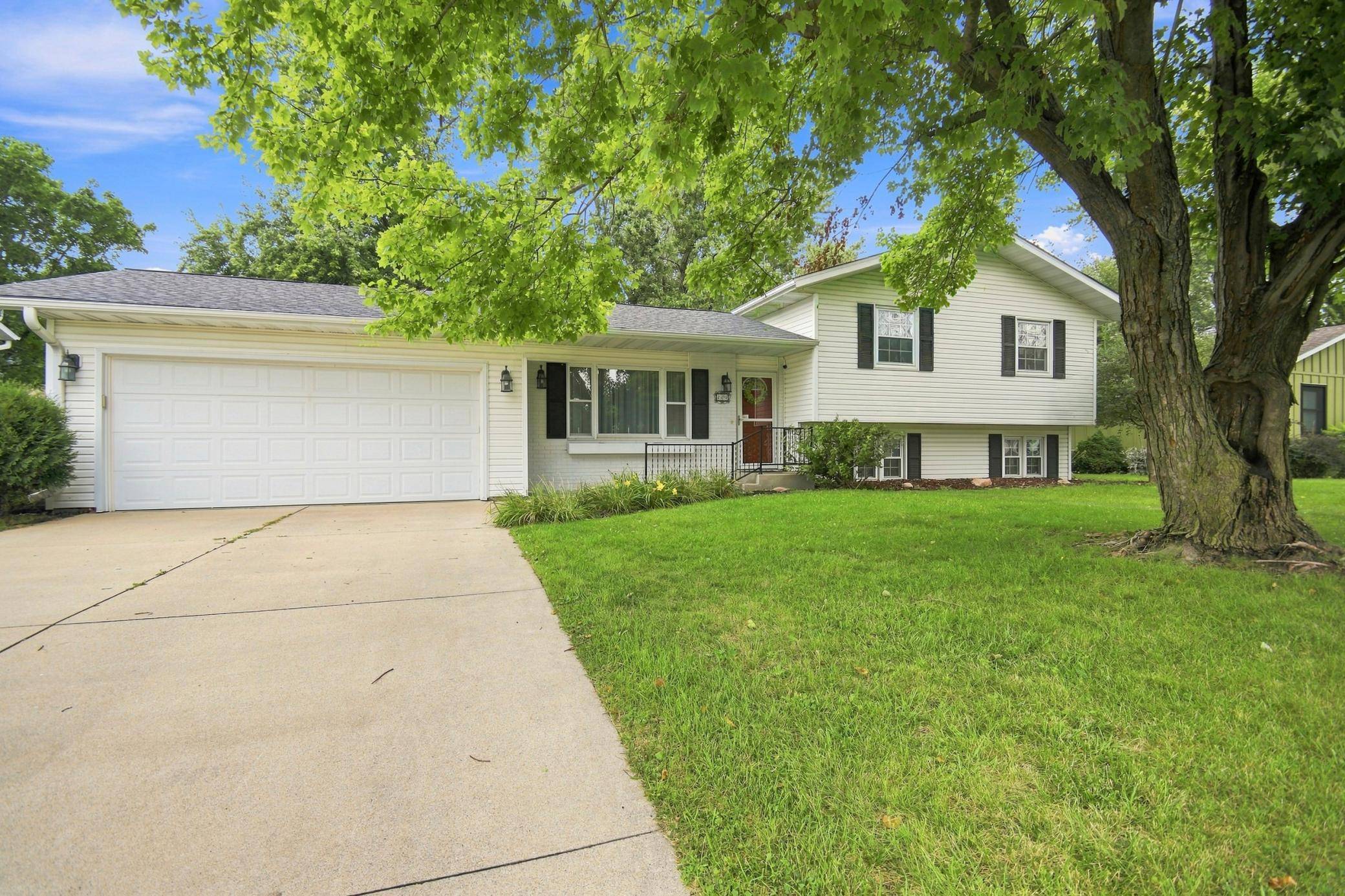 226 16th ST NE, Owatonna, MN 55060