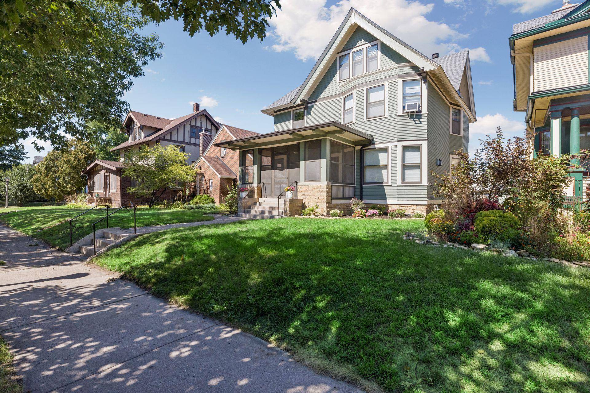 1089 Lincoln AVE, Saint Paul, MN 55105
