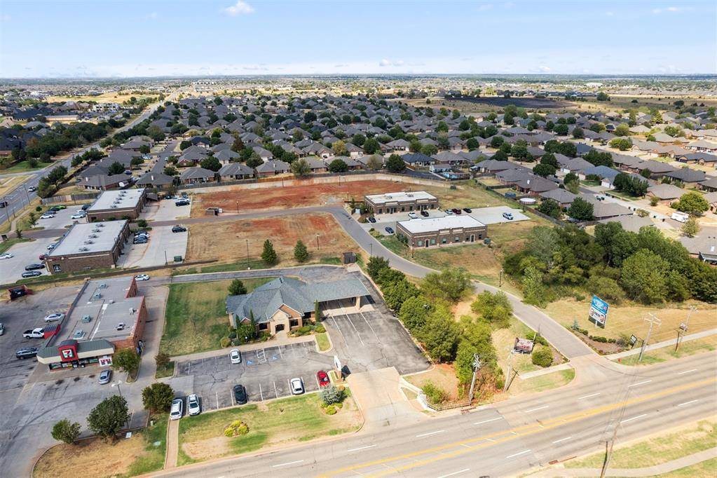 16530 N May AVE #BLDG 4, Edmond, OK 73012