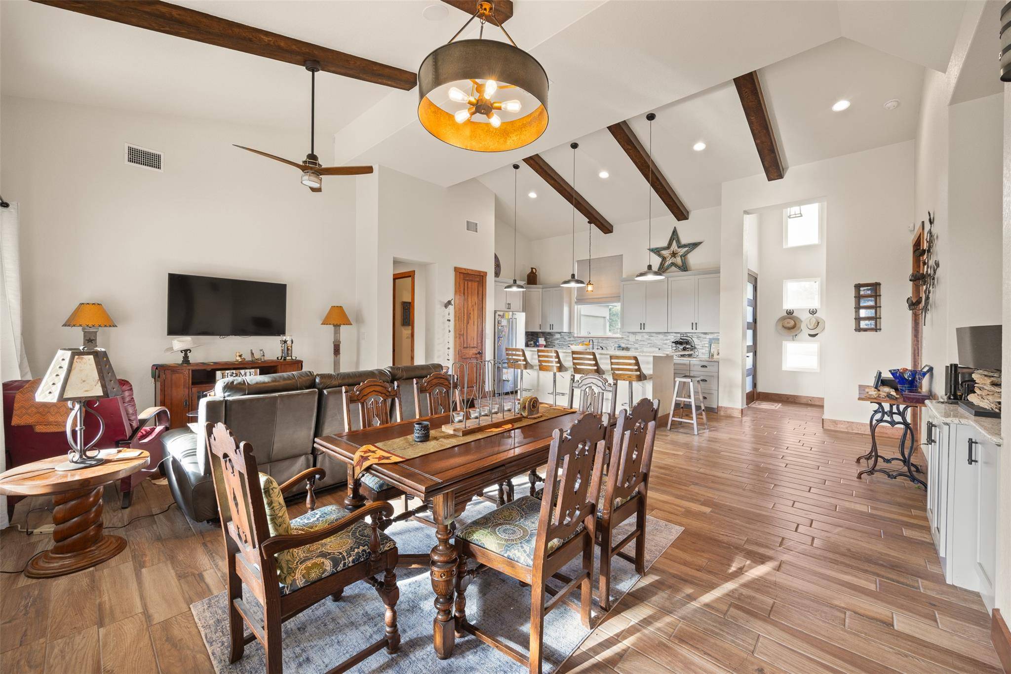 102 Leach LN, Wimberley, TX 78676