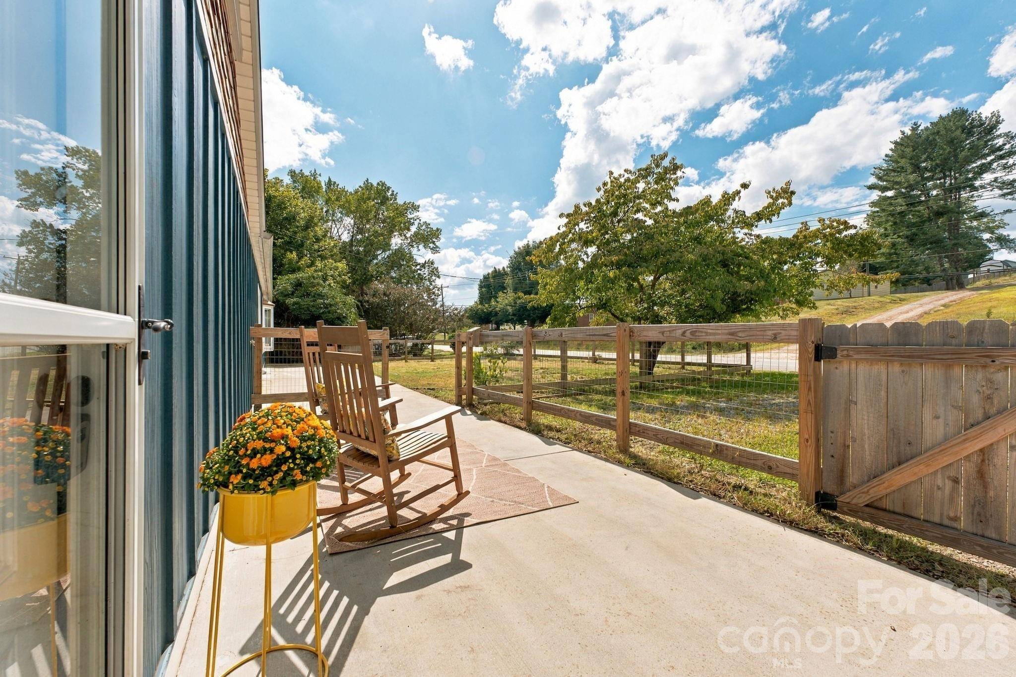 2119 Pisgah DR, Canton, NC 28716