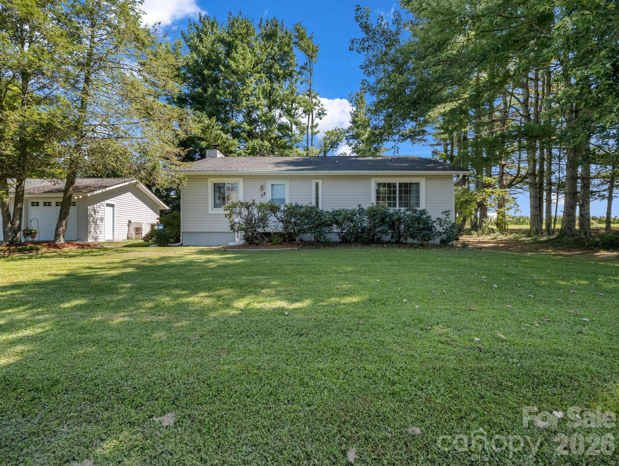 3 Apple Blossom LN, Hendersonville, NC 28792