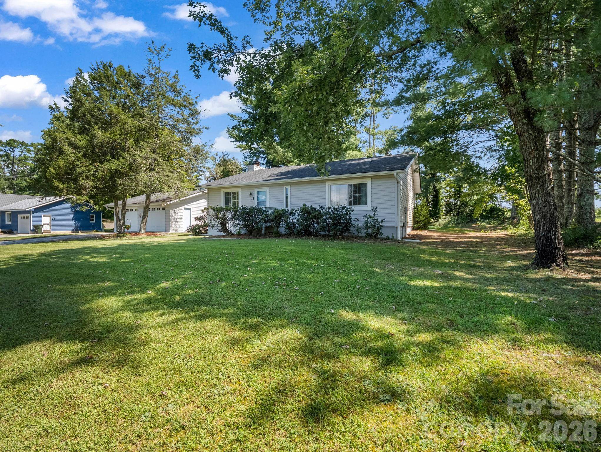 3 Apple Blossom LN, Hendersonville, NC 28792
