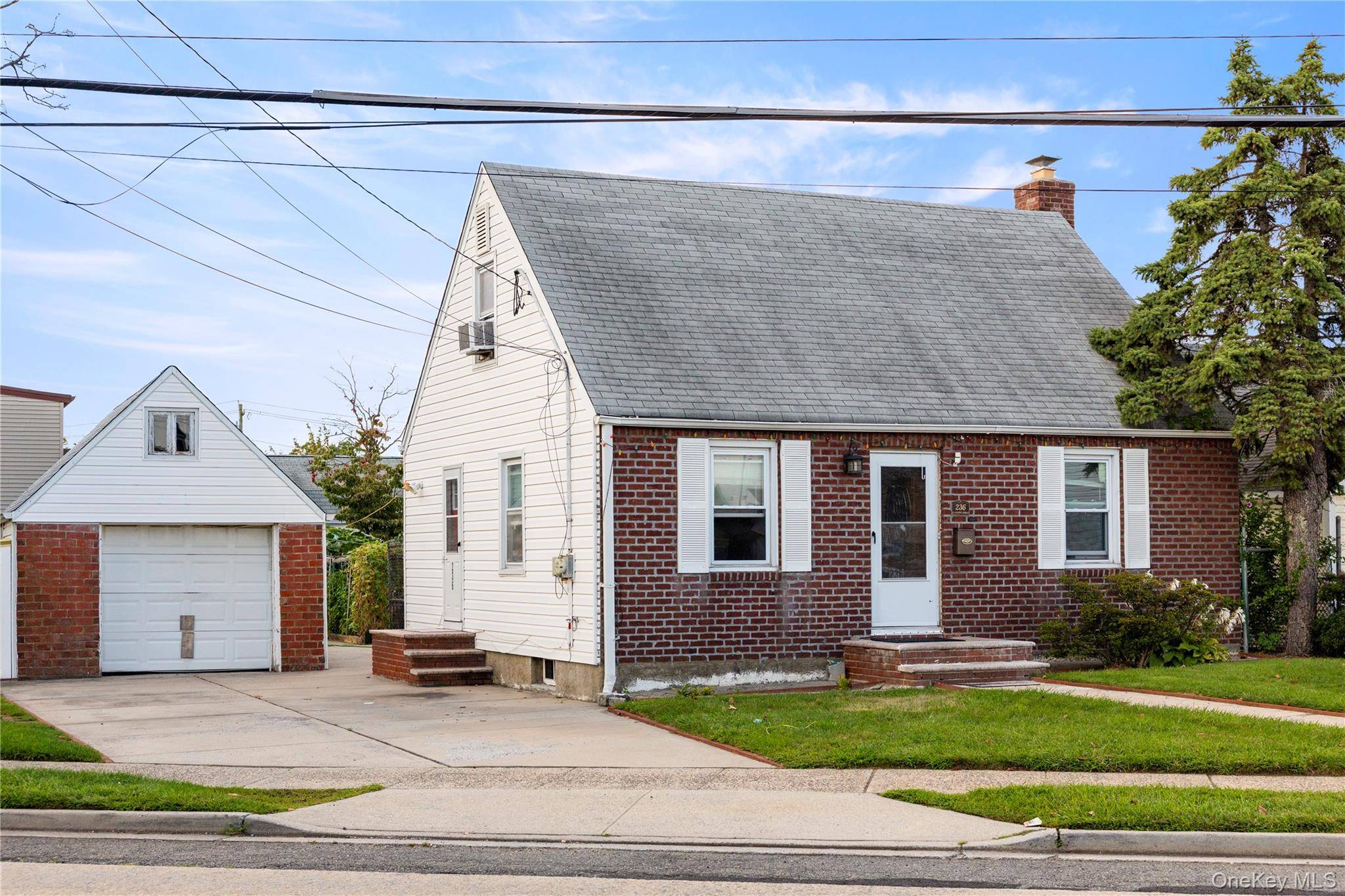 236 Dogwood AVE, Franklin Square, NY 11010