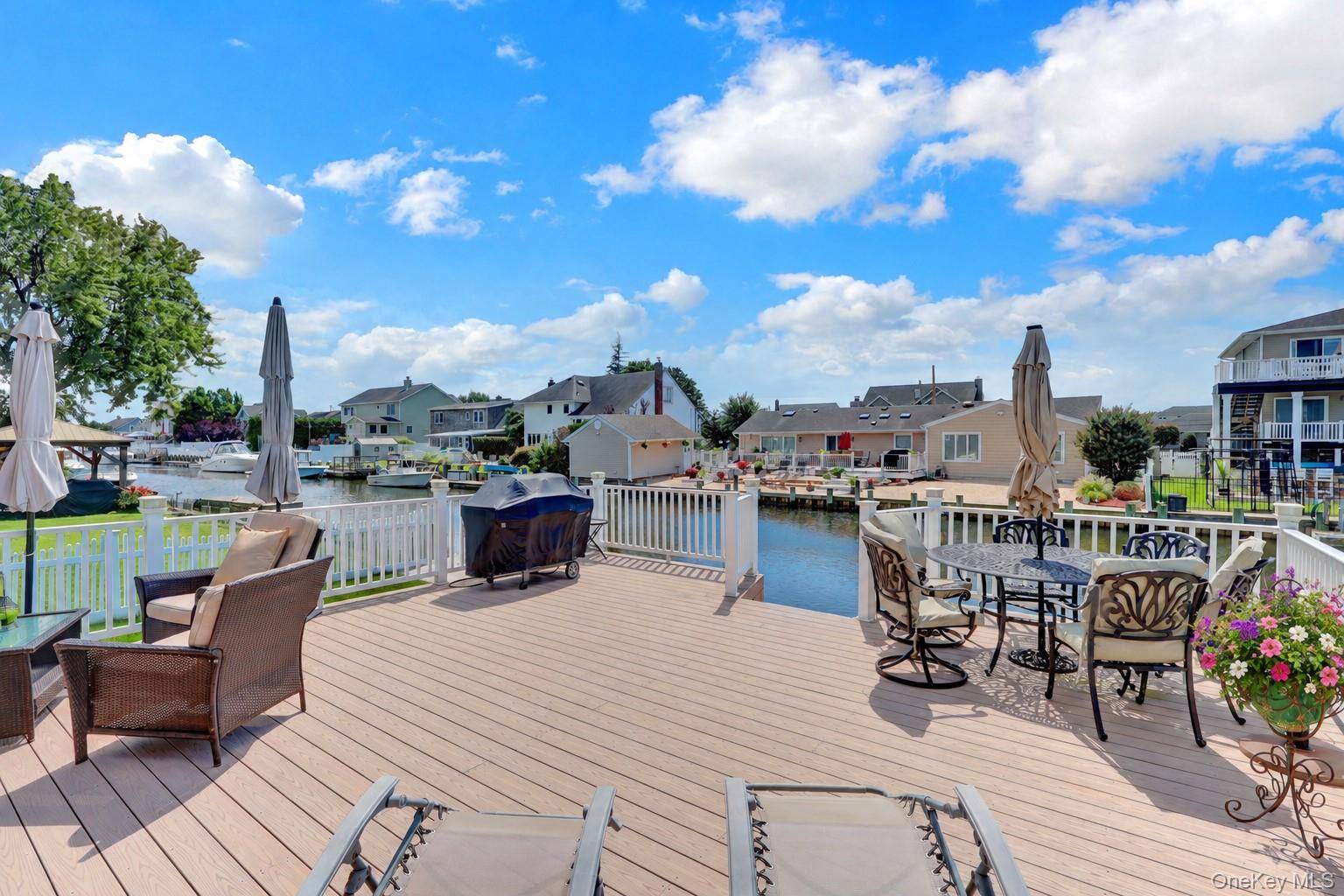 12 Jetmore PL, Massapequa, NY 11758