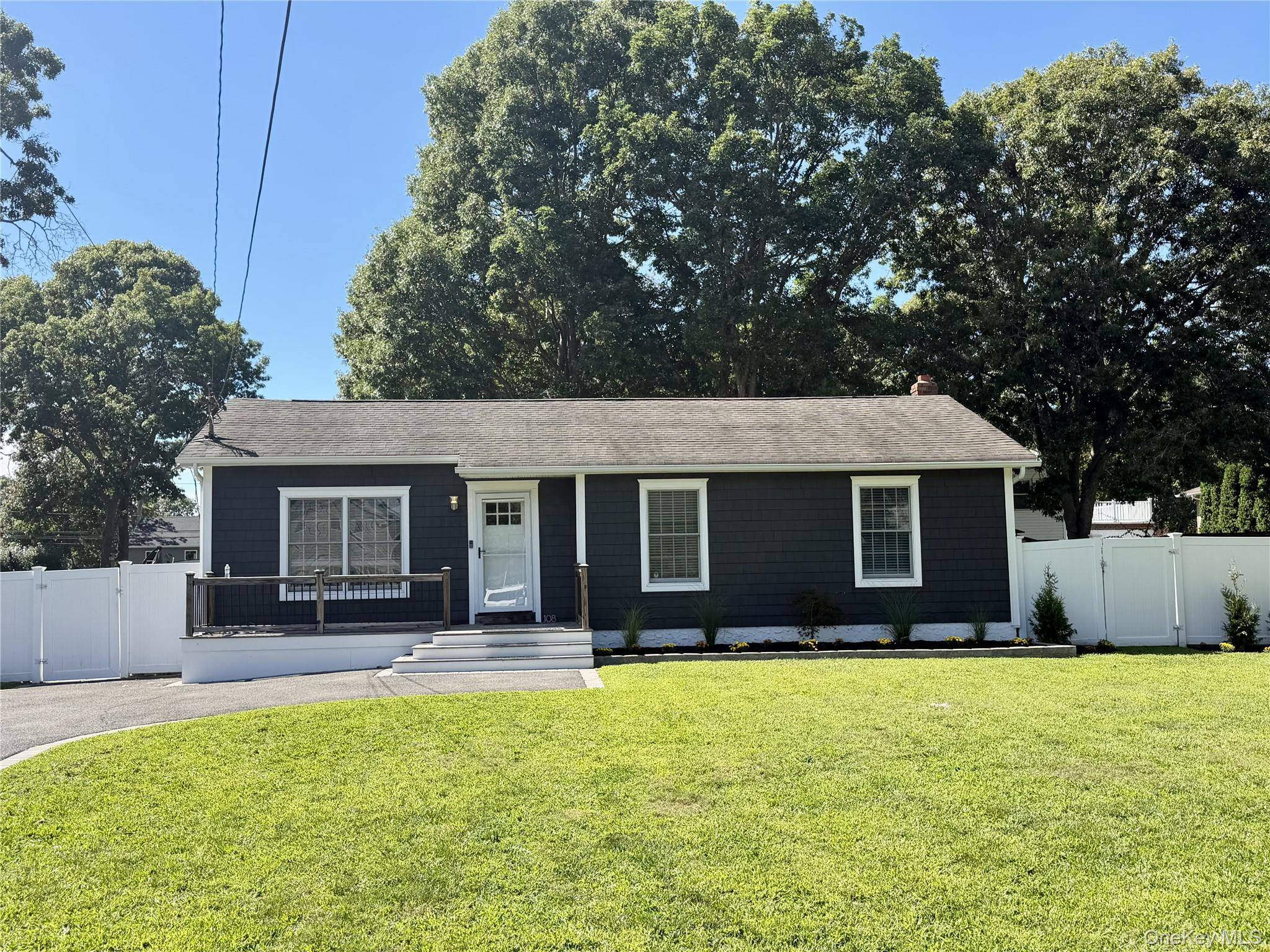 108 Floyd RD, Shirley, NY 11967
