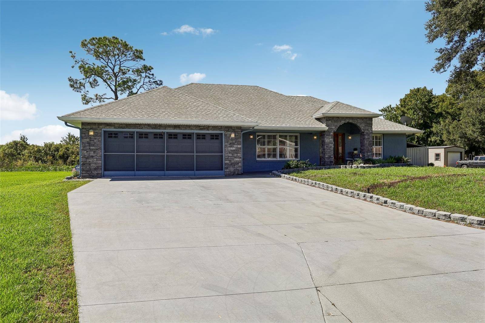 28116 LOIS DR, Tavares, FL 32778