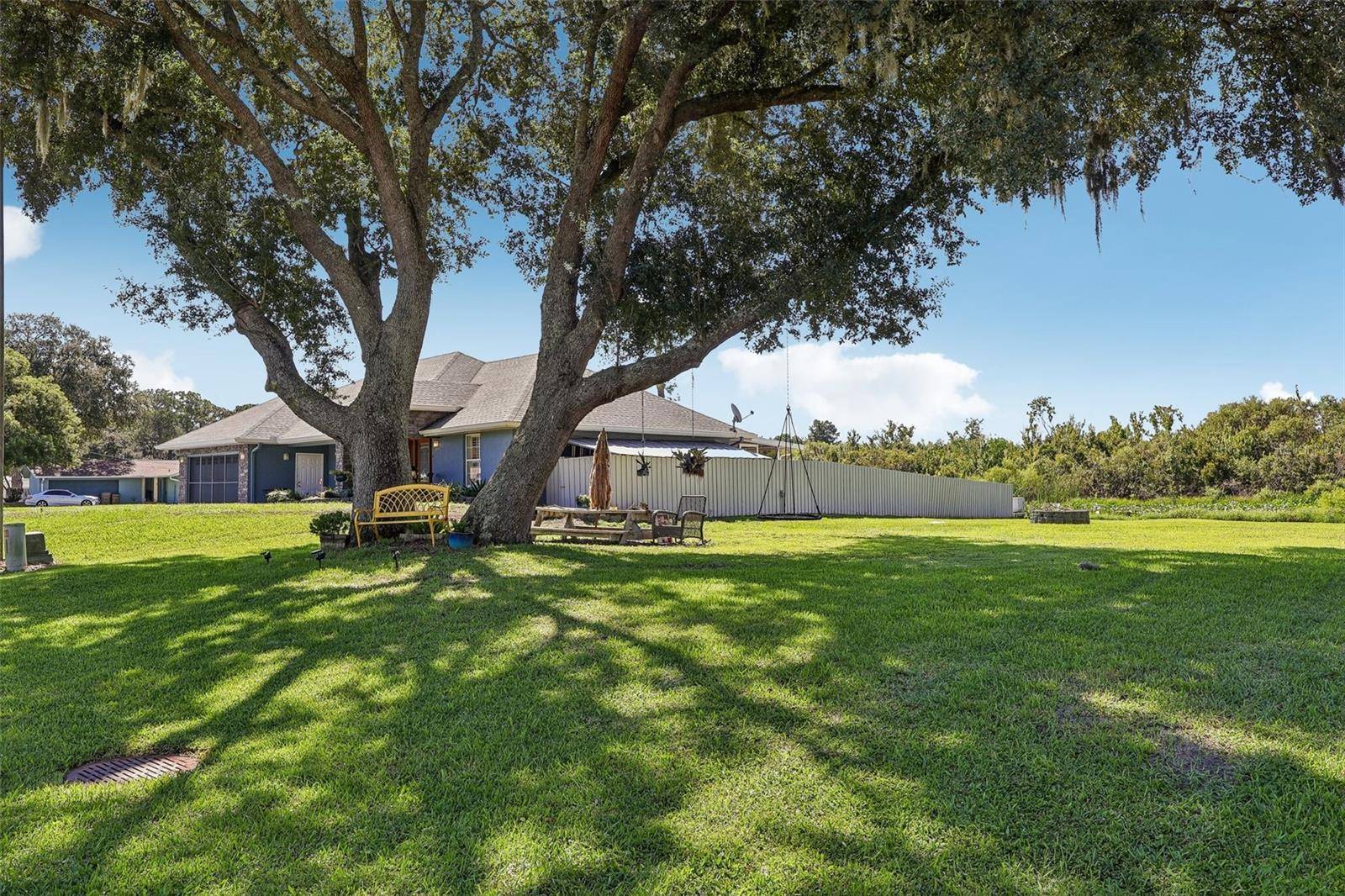 28116 LOIS DR, Tavares, FL 32778