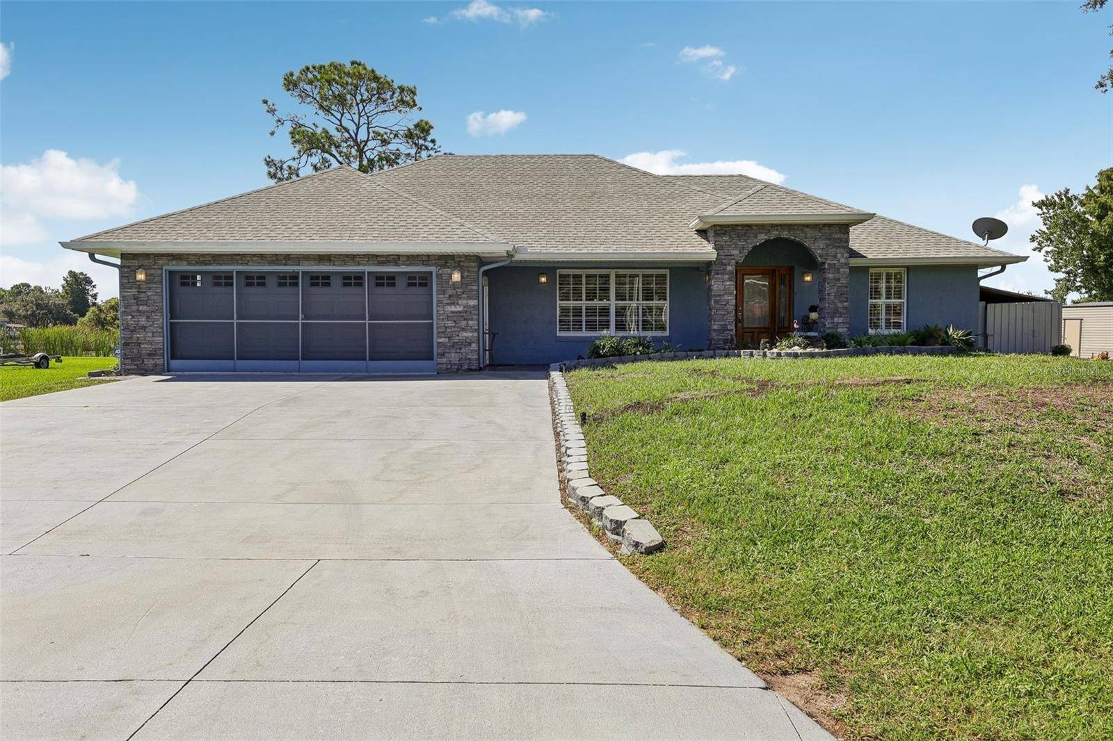 28116 LOIS DR, Tavares, FL 32778
