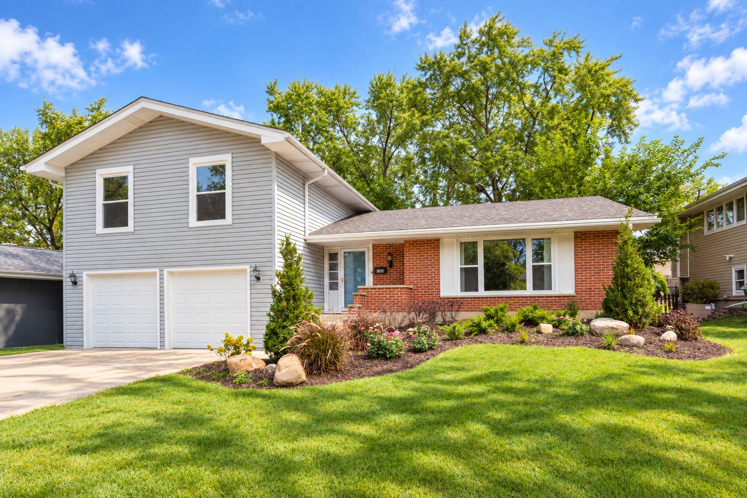 1340 Newcastle LN, Hoffman Estates, IL 60169
