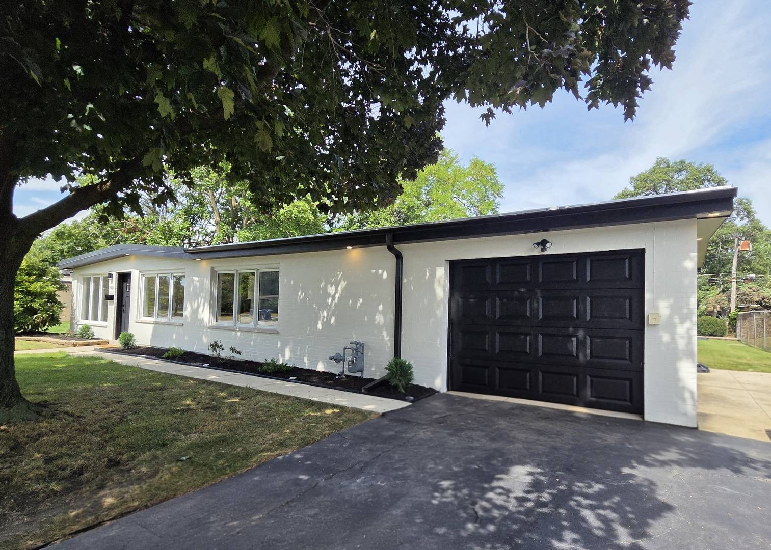 7906 W 98th ST, Hickory Hills, IL 60457