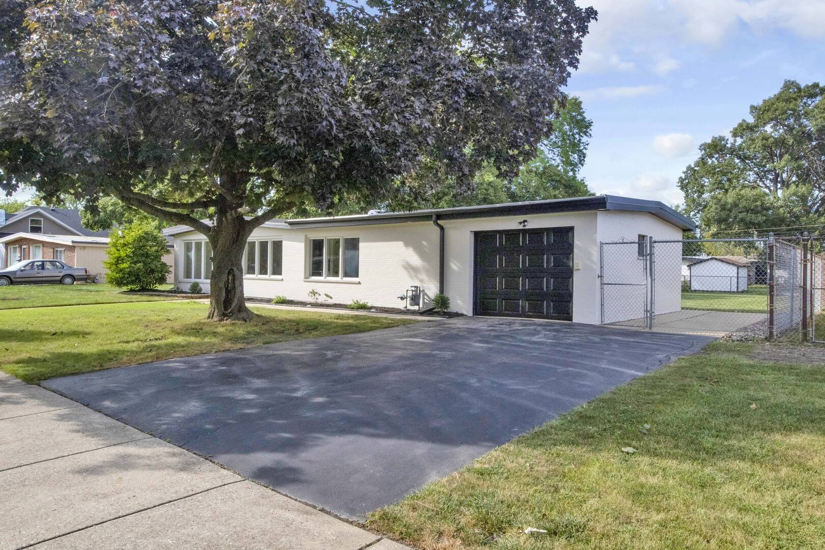 7906 W 98th ST, Hickory Hills, IL 60457