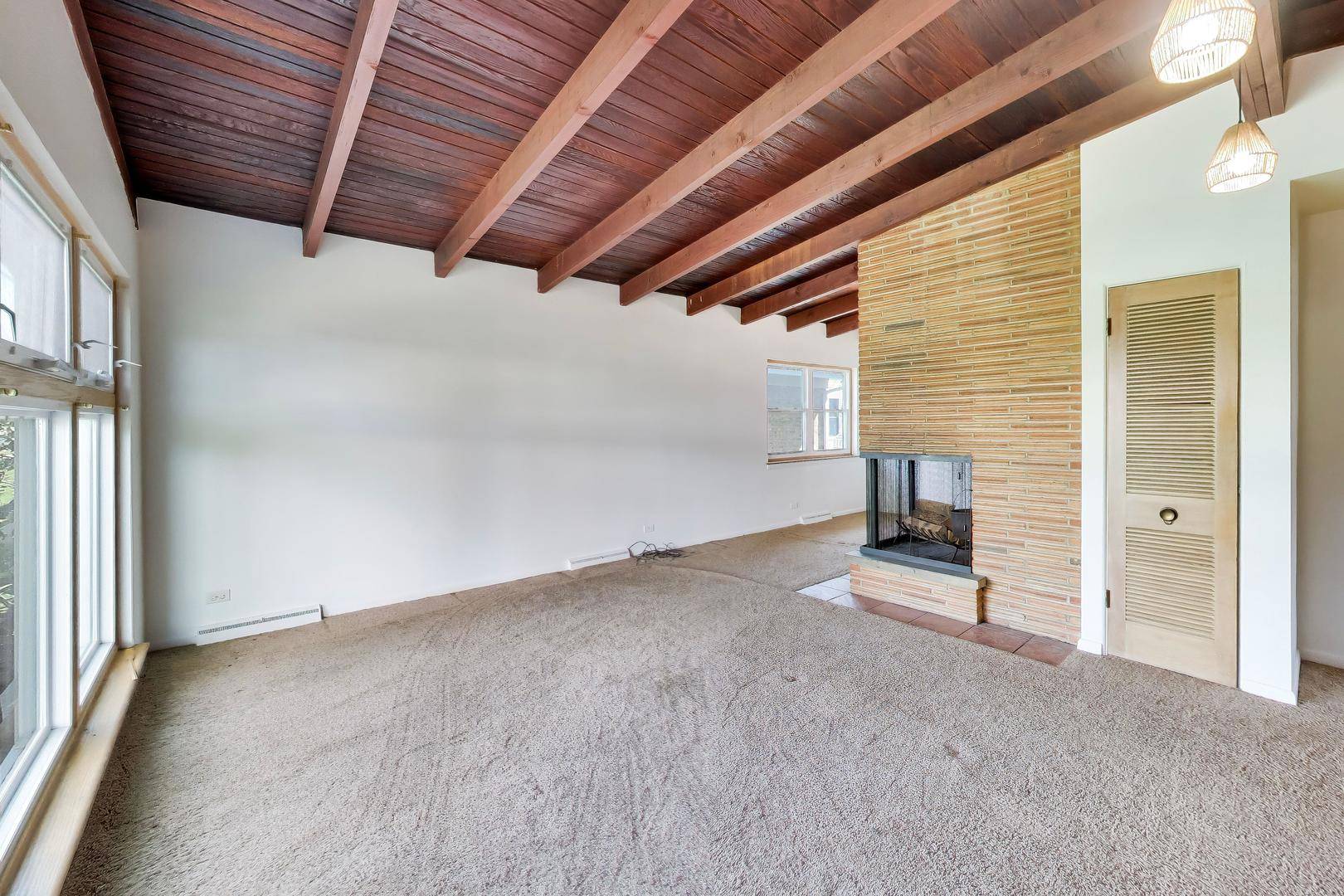 9039 Niles Center RD, Skokie, IL 60076