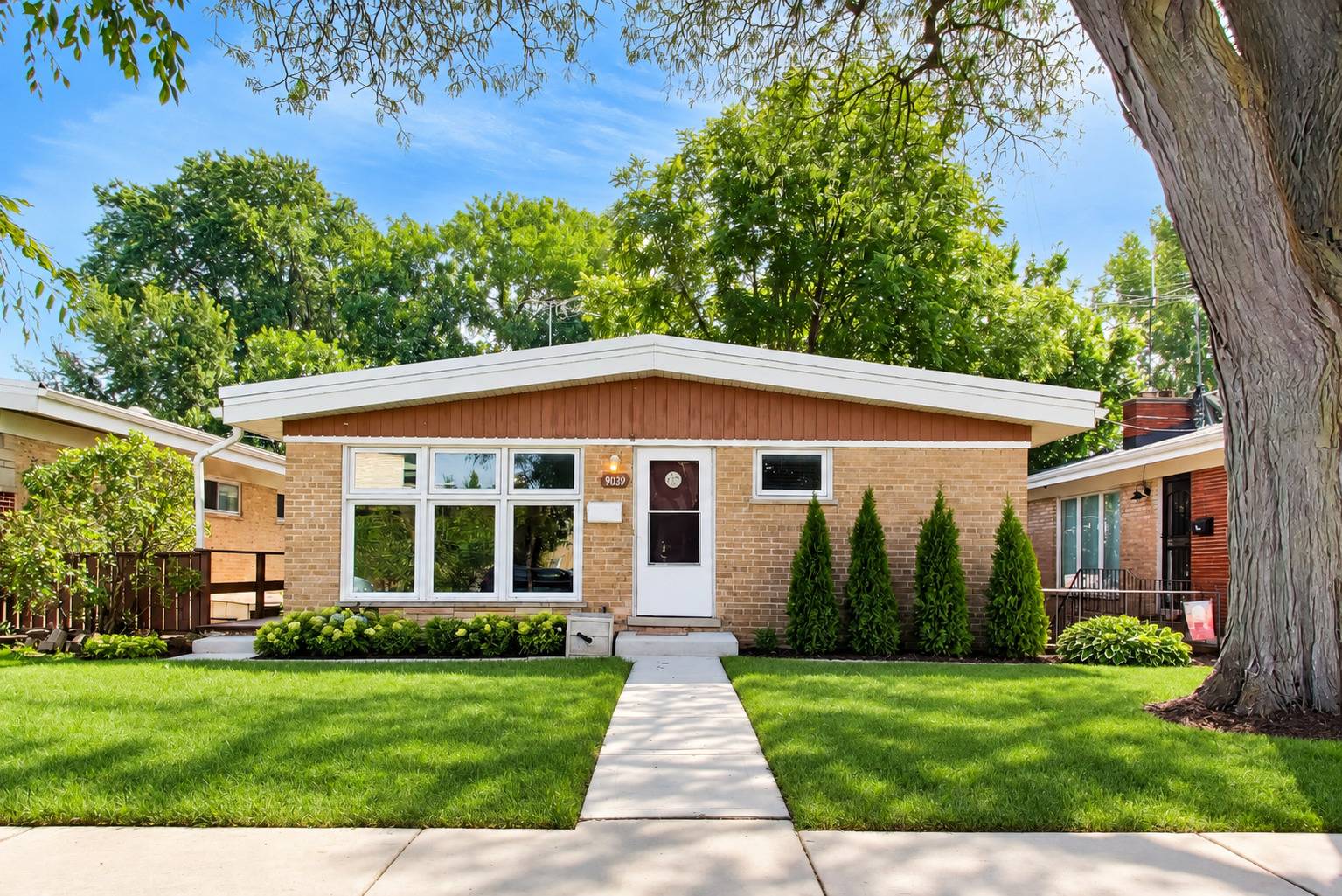 9039 Niles Center RD, Skokie, IL 60076
