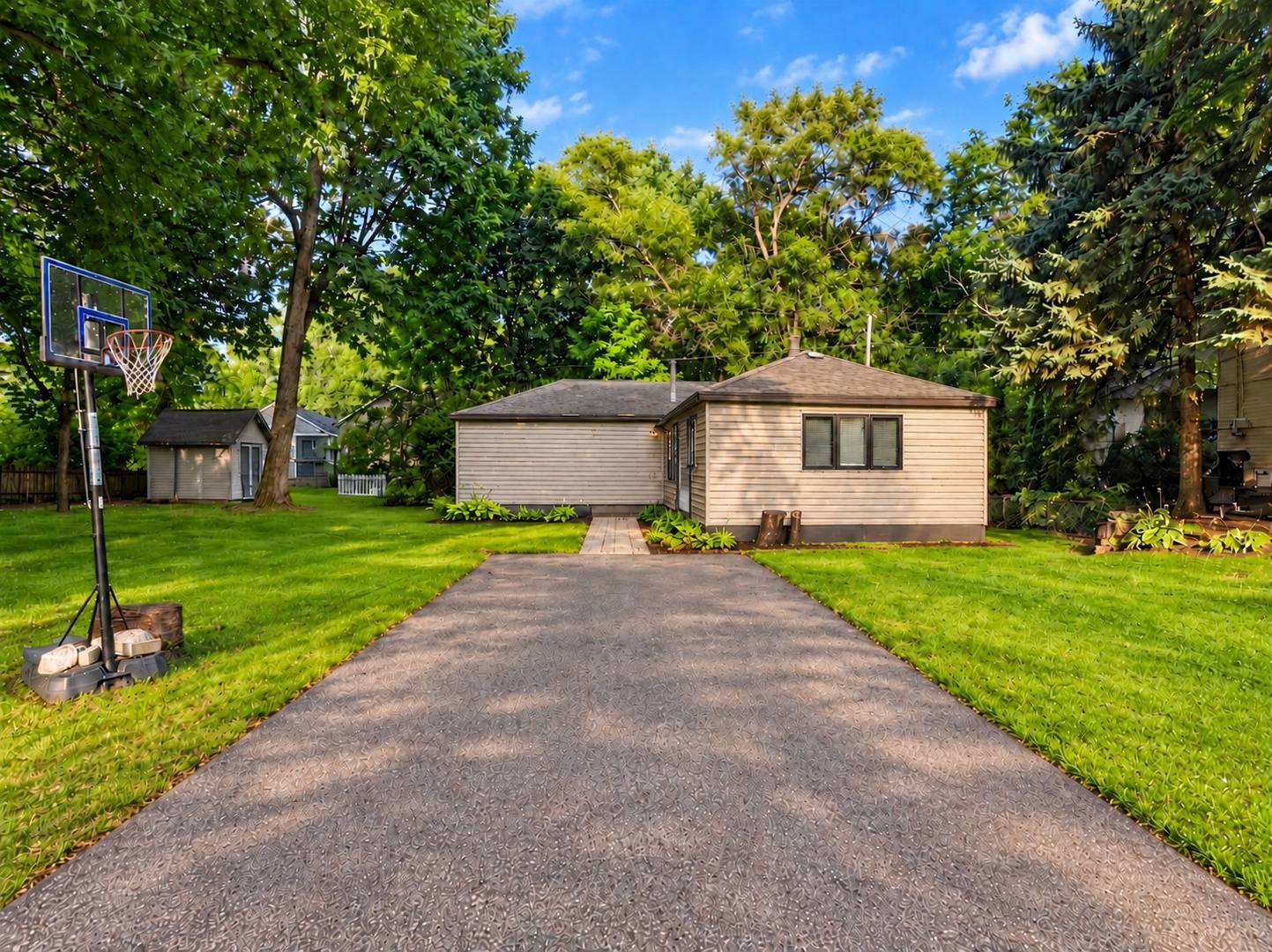 24 John ST, Crystal Lake, IL 60014