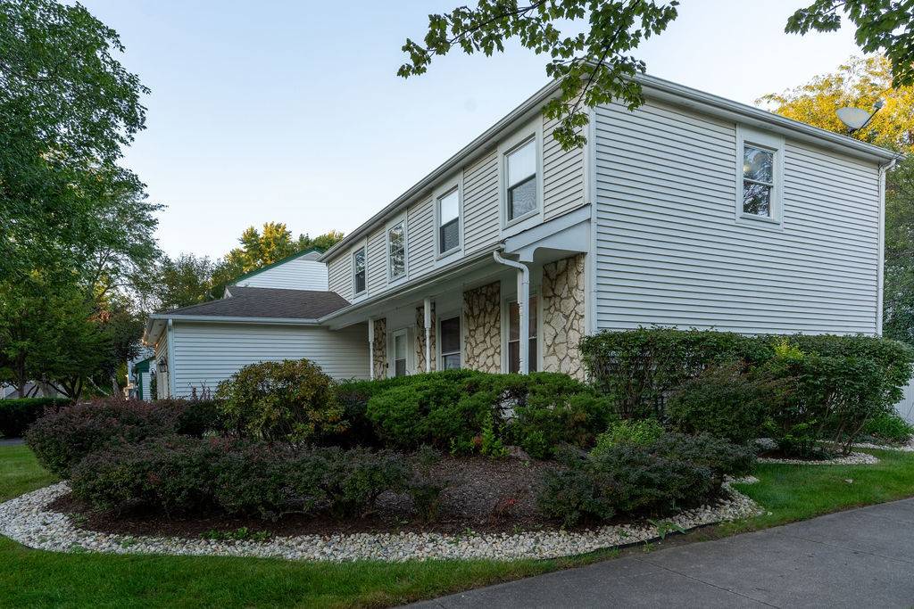901 Providence LN, Buffalo Grove, IL 60089