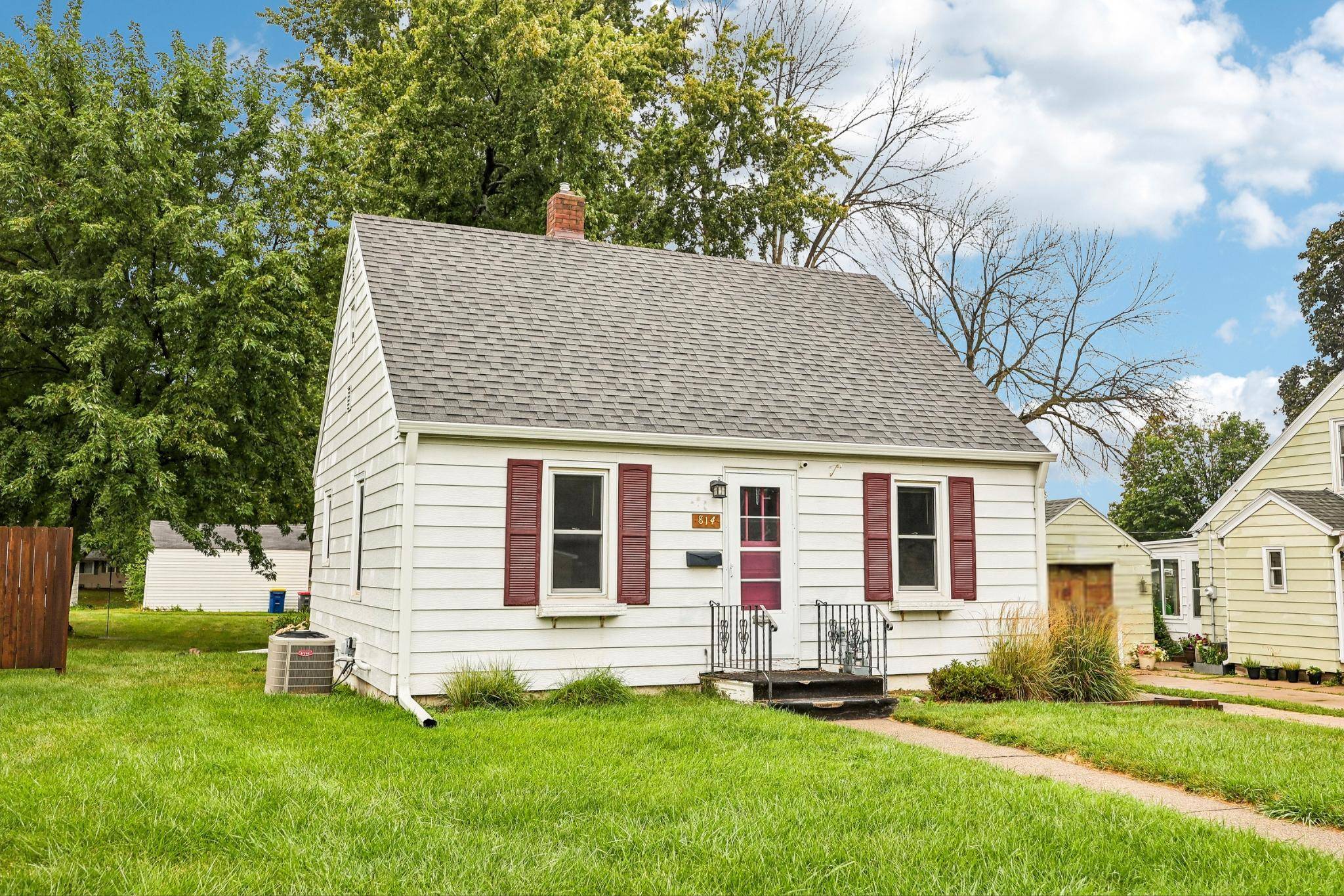 814 8th AVE SW, Faribault, MN 55021