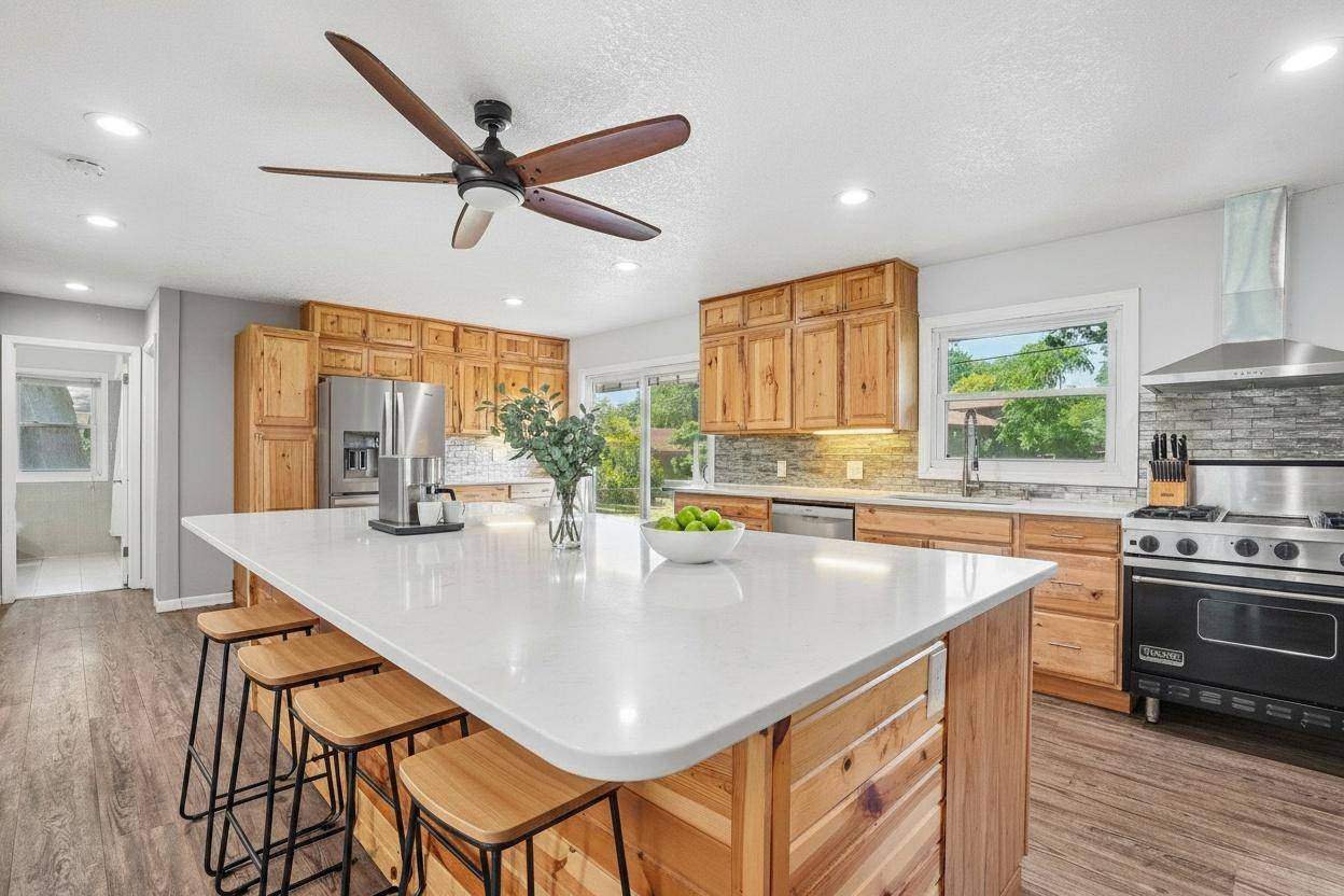 15204 Lead ST, Burnsville, MN 55306