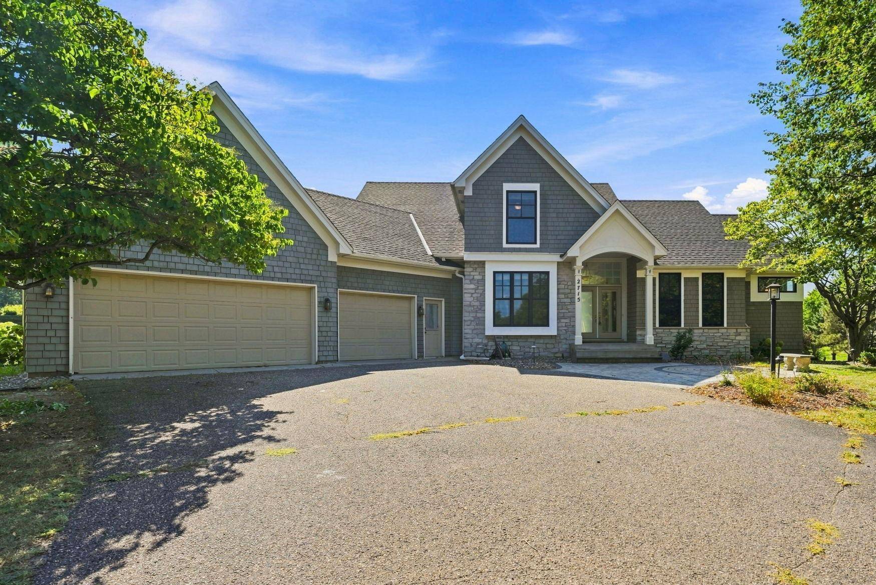 2715 Edgewater Bay, Woodbury, MN 55125