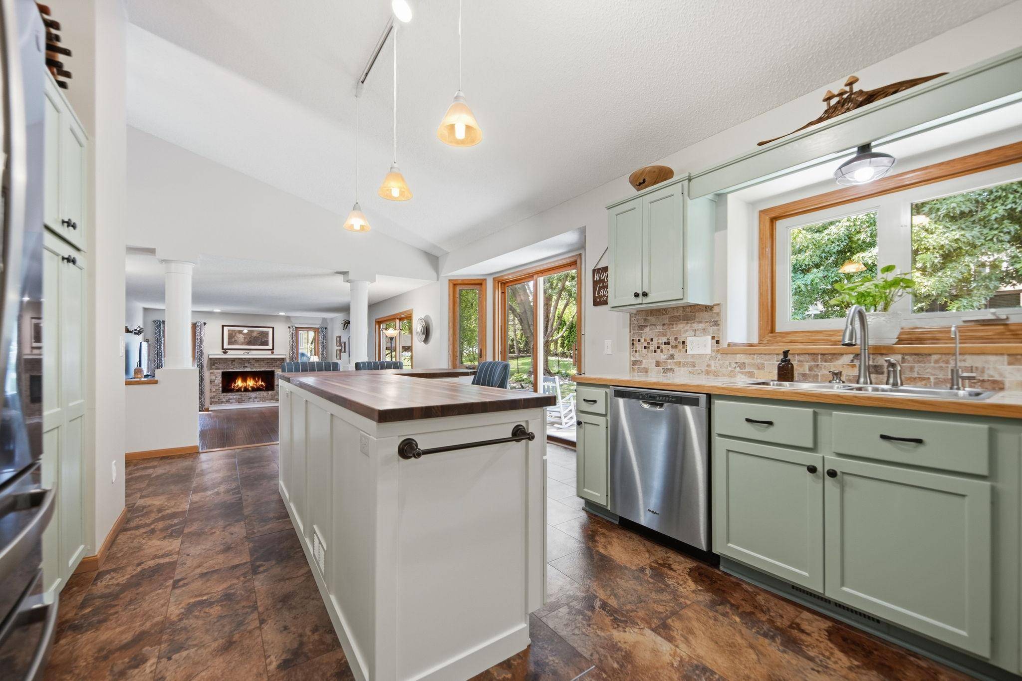 5604 Lone Oak DR, Savage, MN 55378