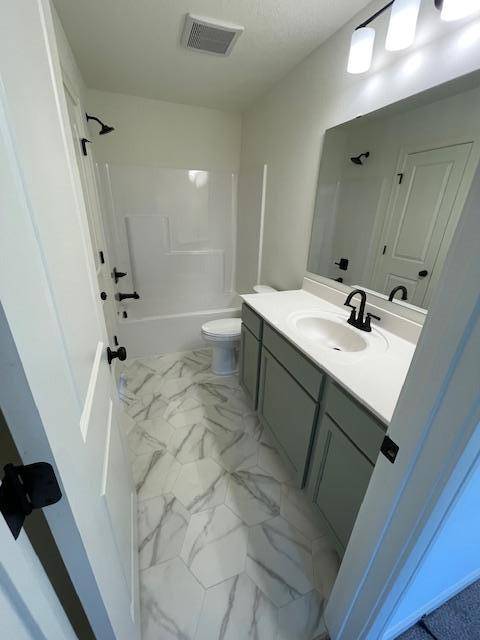3423 Maple DR S, Cambridge, MN 55008