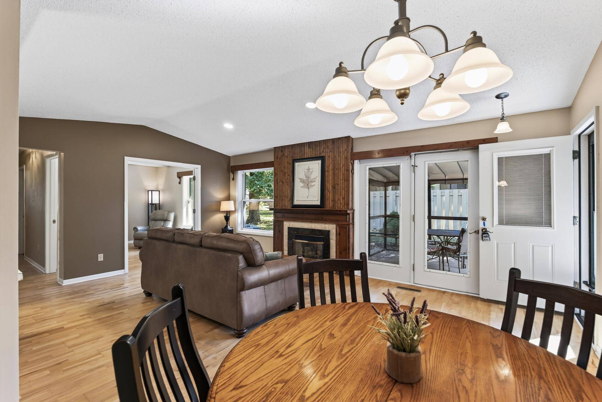 1190 Black Oaks LN N, Plymouth, MN 55447