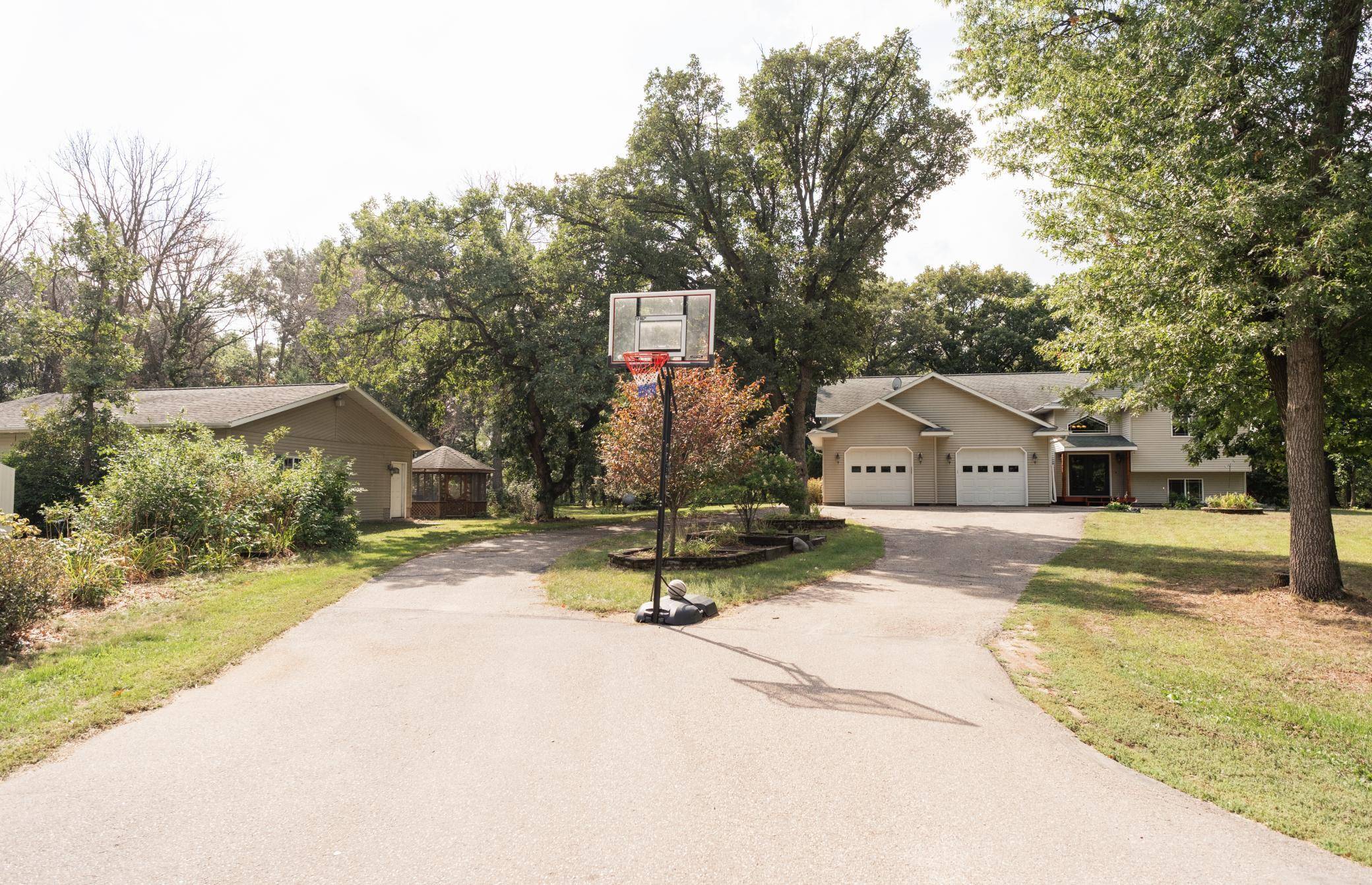 15777 Harness RD, Little Falls, MN 56345