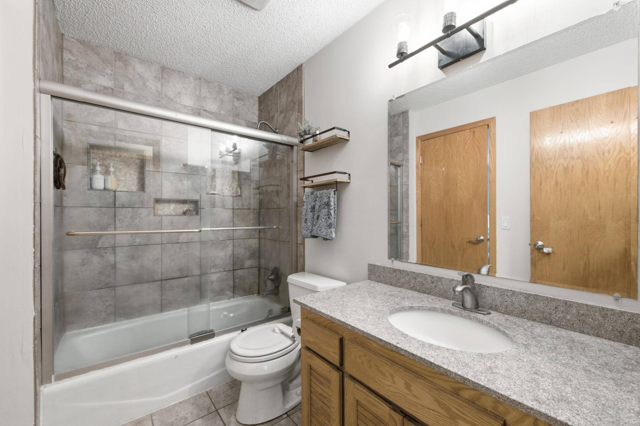 7003 Park View LN, Eden Prairie, MN 55346
