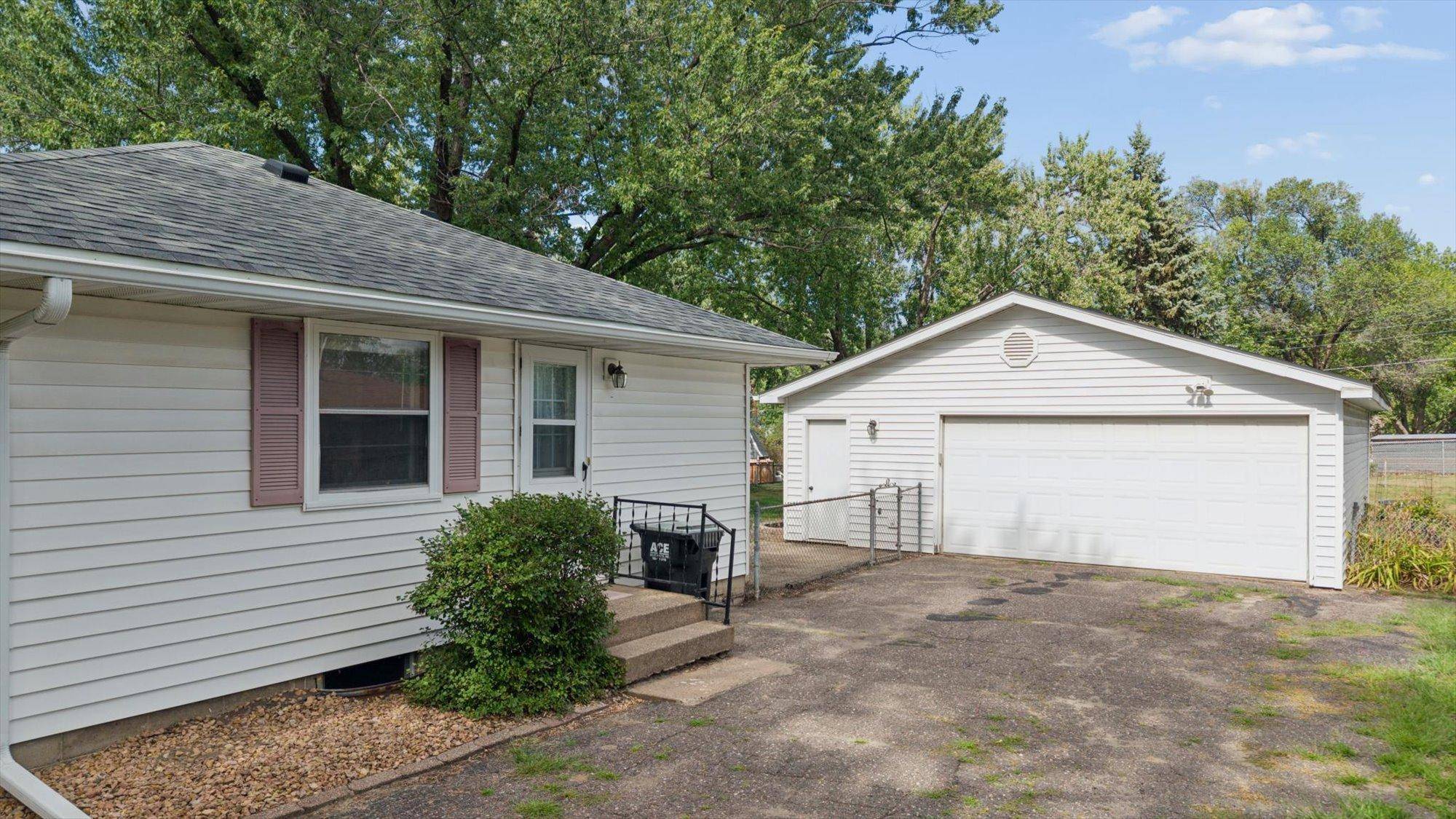 965 109th AVE NW, Coon Rapids, MN 55448