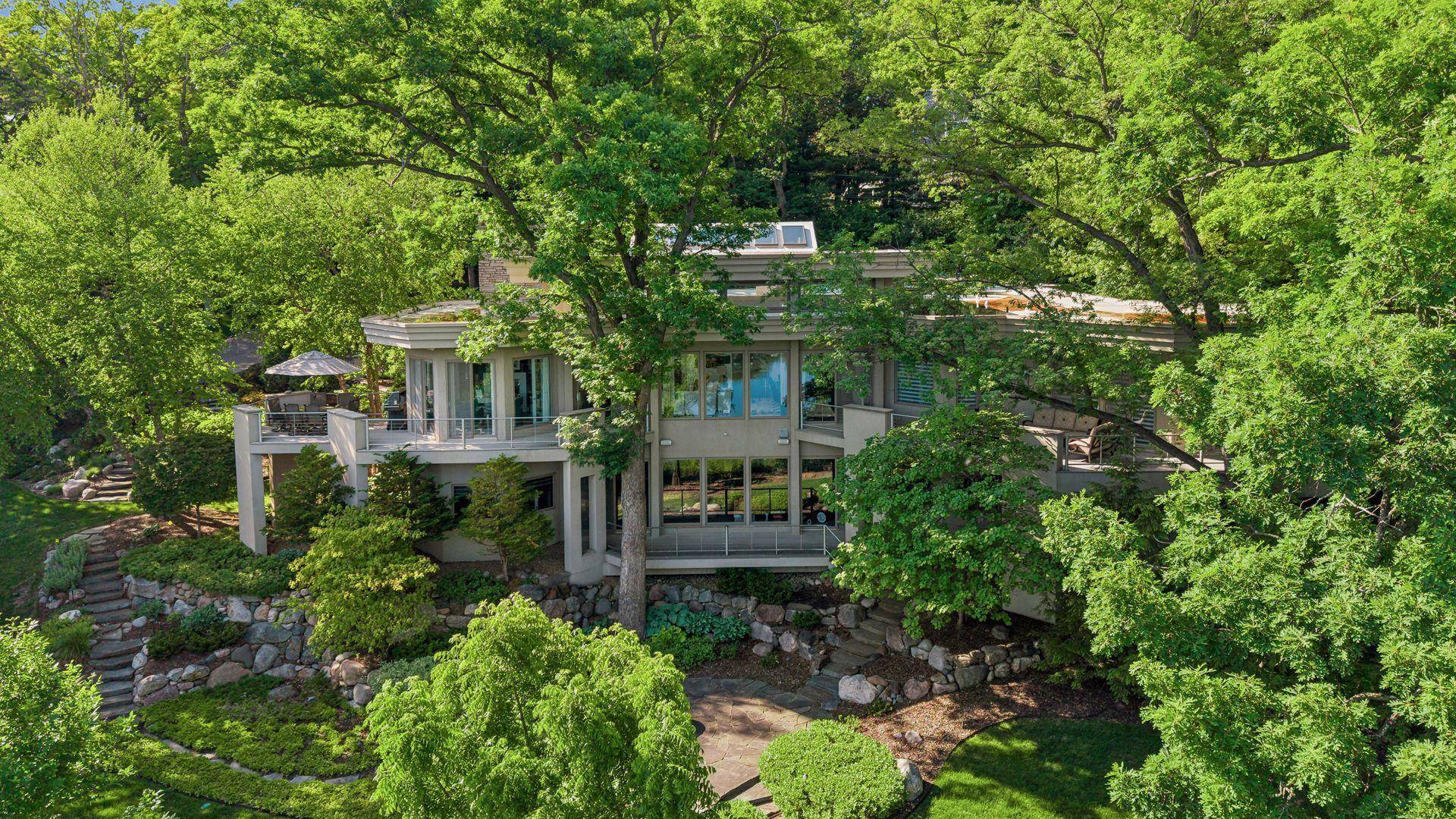 6504 Stauder CIR, Edina, MN 55436