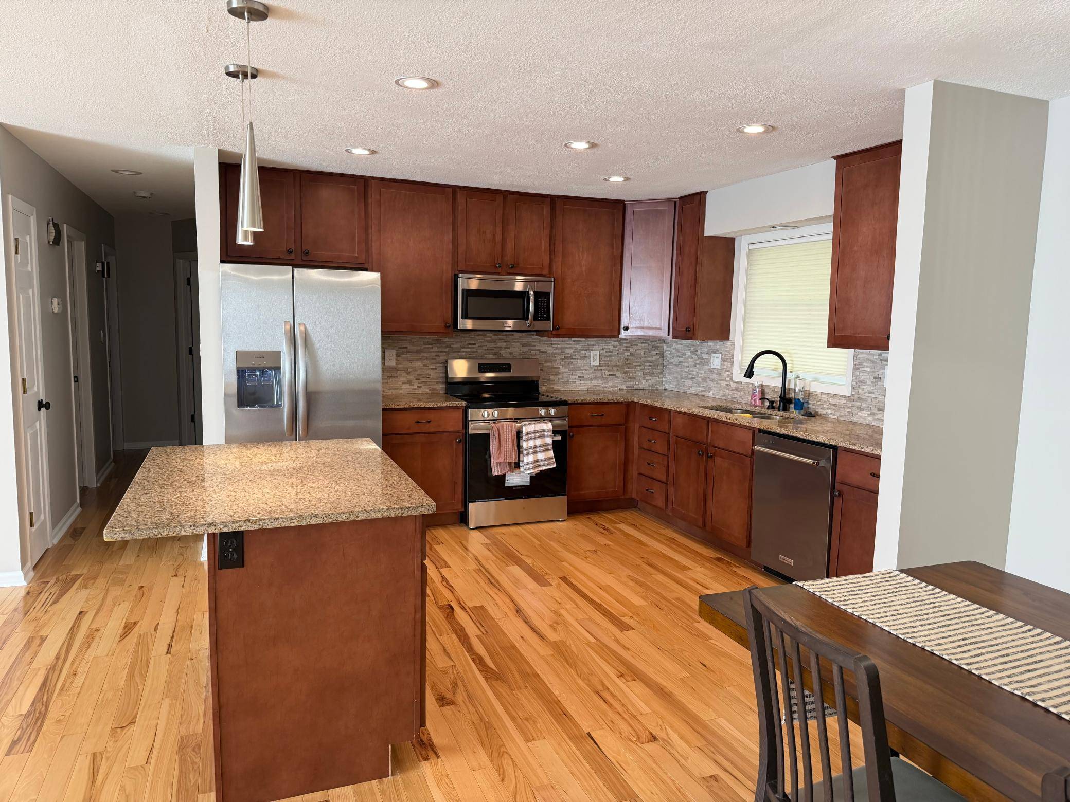 4615 Parkridge DR, Eagan, MN 55123