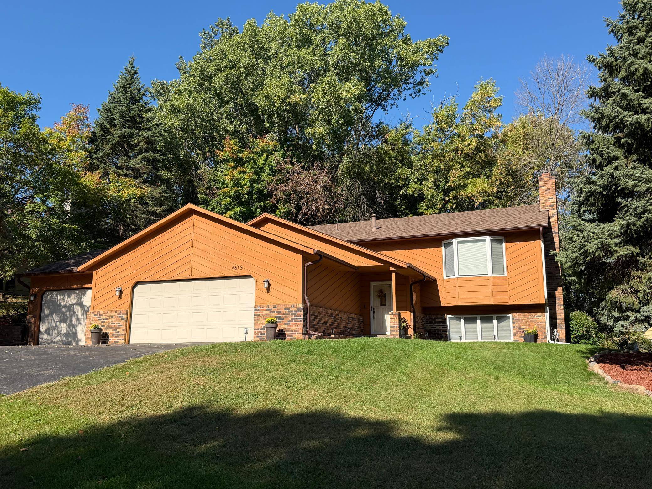 4615 Parkridge DR, Eagan, MN 55123