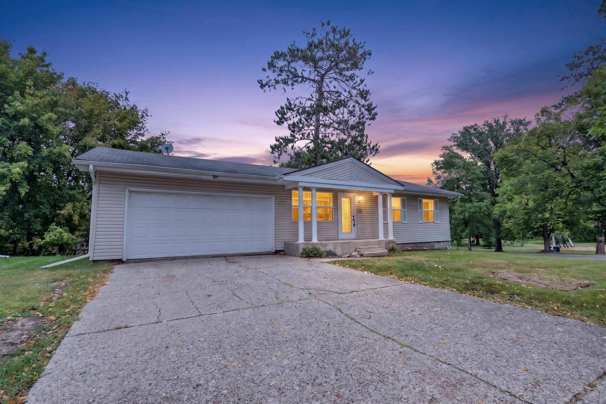 826 Willow LN, Grand Rapids, MN 55744