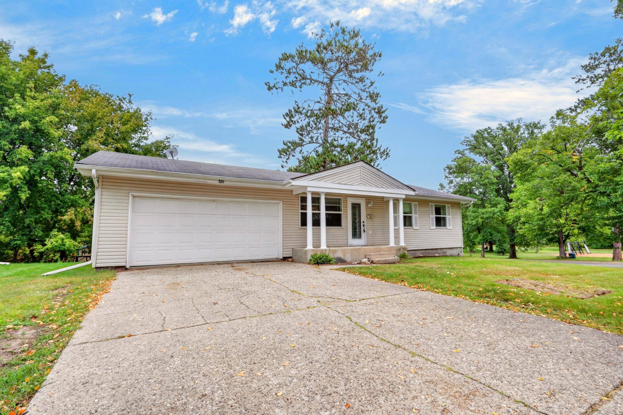 826 Willow LN, Grand Rapids, MN 55744
